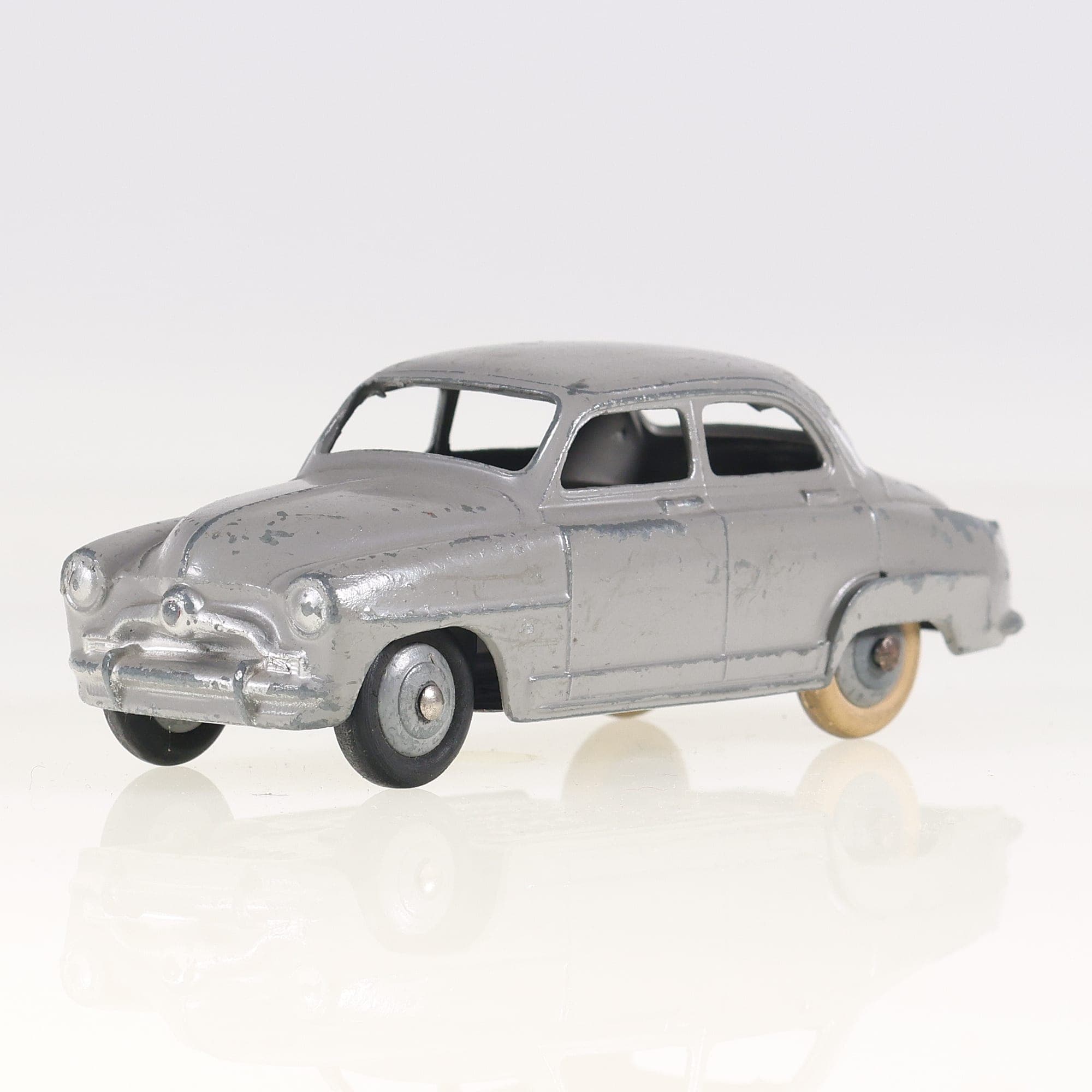 Dinky Toys 24U Simca Aronde 1/43 Gris Grade C sans boîte — miniature 8