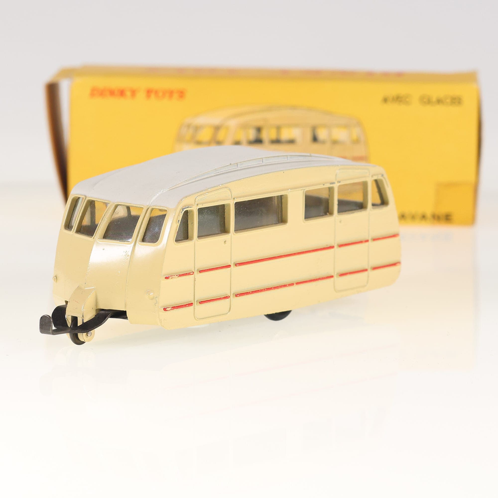 Dinky Toys 811 Caravane Caravane (avec glaces) 1/43 Crème avec boîte — photo 1