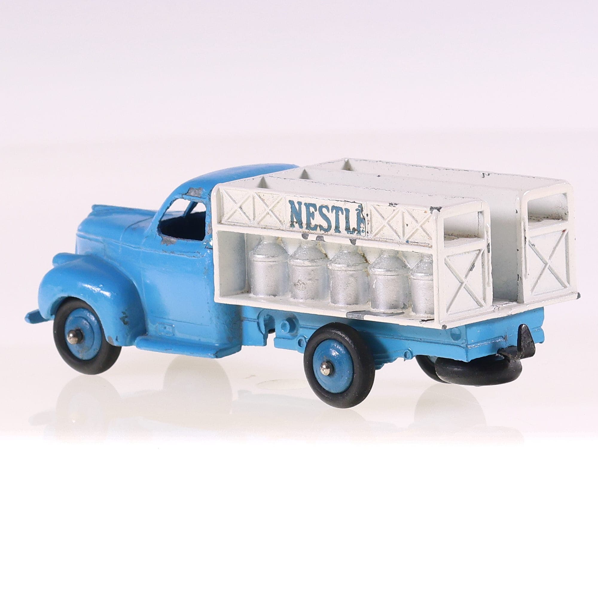 Dinky Toys 25O Studebaker Camion Laitier Nestlé 1/43 Bicolore Grade B avec boîte — miniature 4