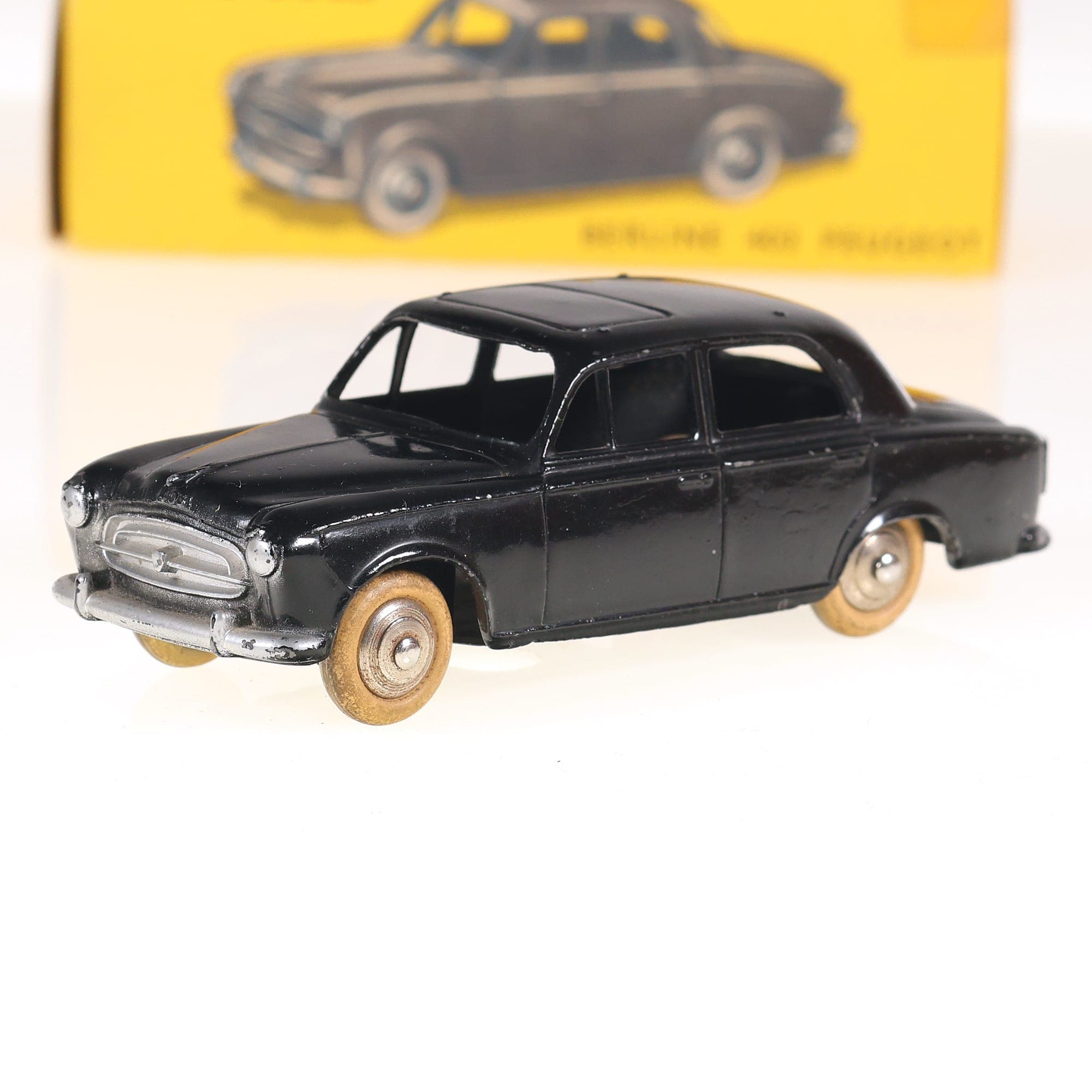 Dinky Toys Peugeot OCCASION AVEC BOÎTE — photo 1