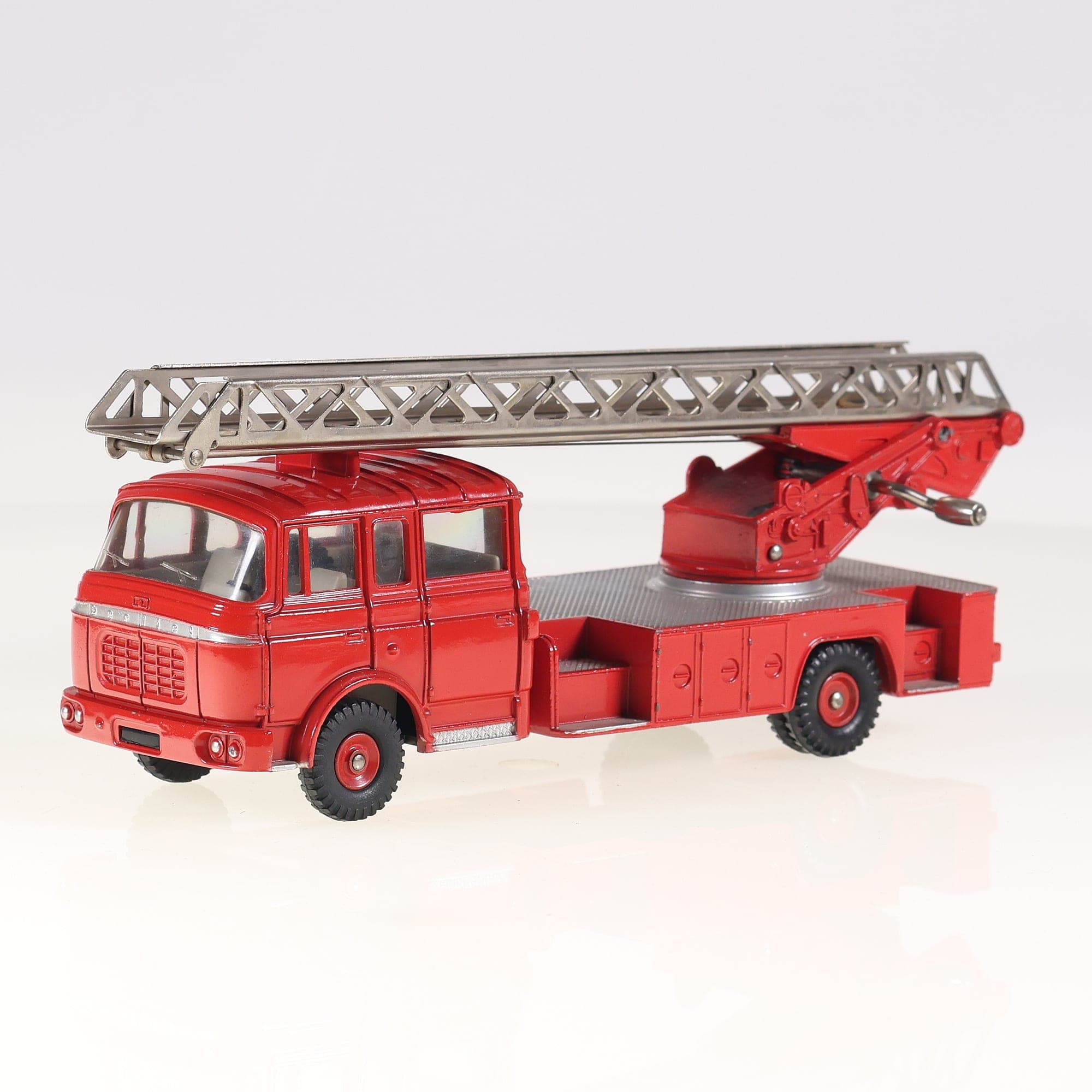 Dinky Toys 568 Berliet Camion Grande Échelle Berliet Pompiers 1/43 Rouge sans bo