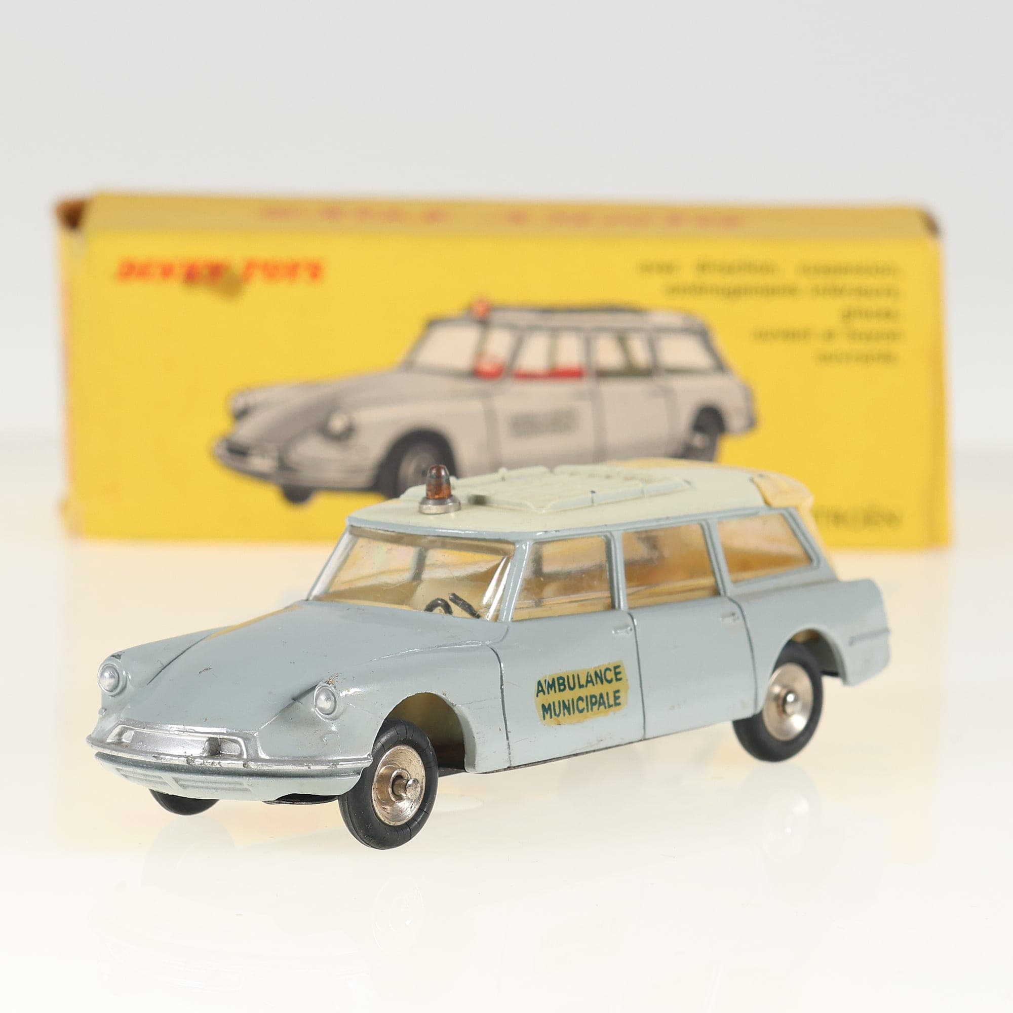 Dinky Toys 556 Citroën Ambulance municipale ID 19 Break 1/43 Bleu ciel Grade B a