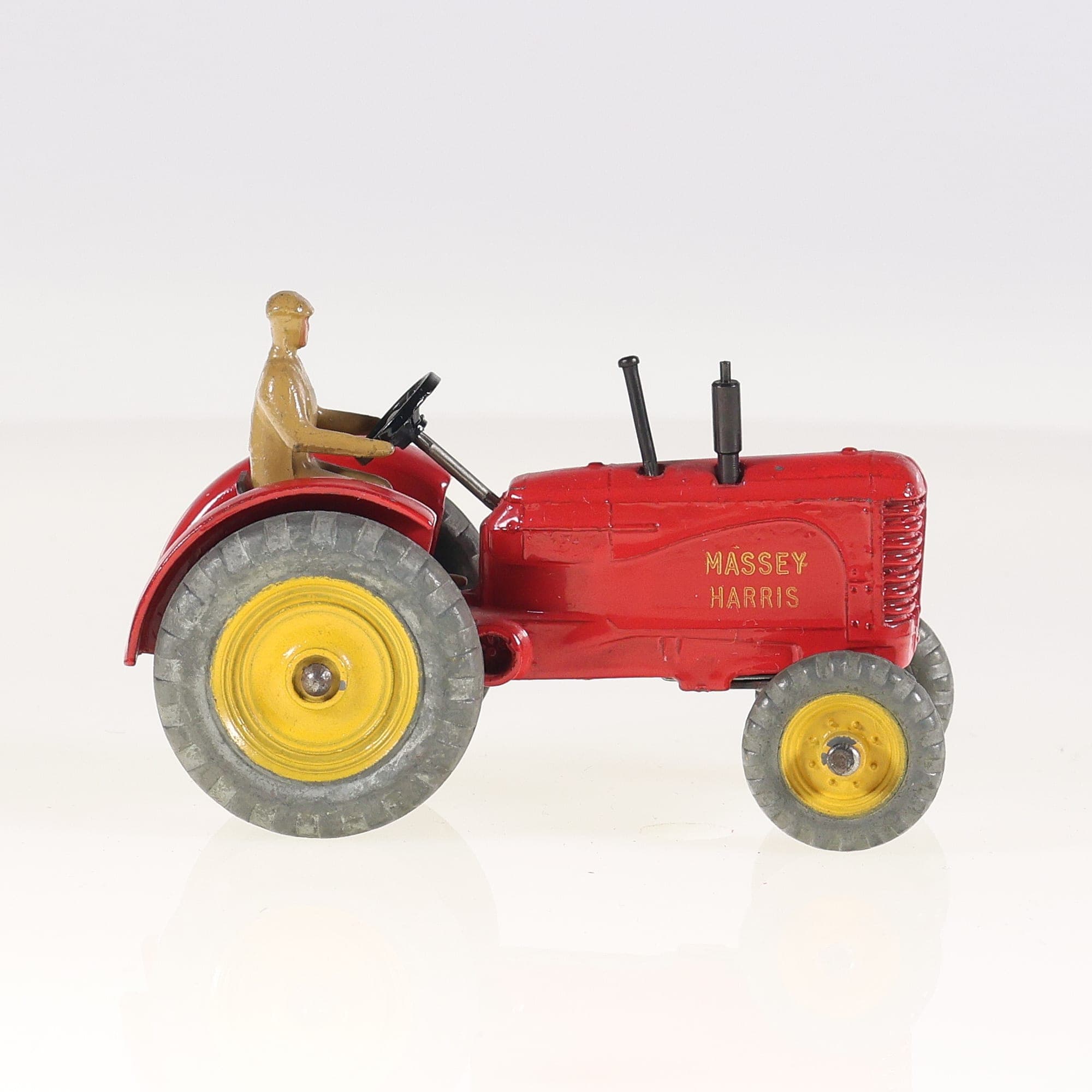 Dinky Toys 27A Massey-Harris Tracteur Massey-Harris avec conducteur 1/43 Rouge s — miniature 6