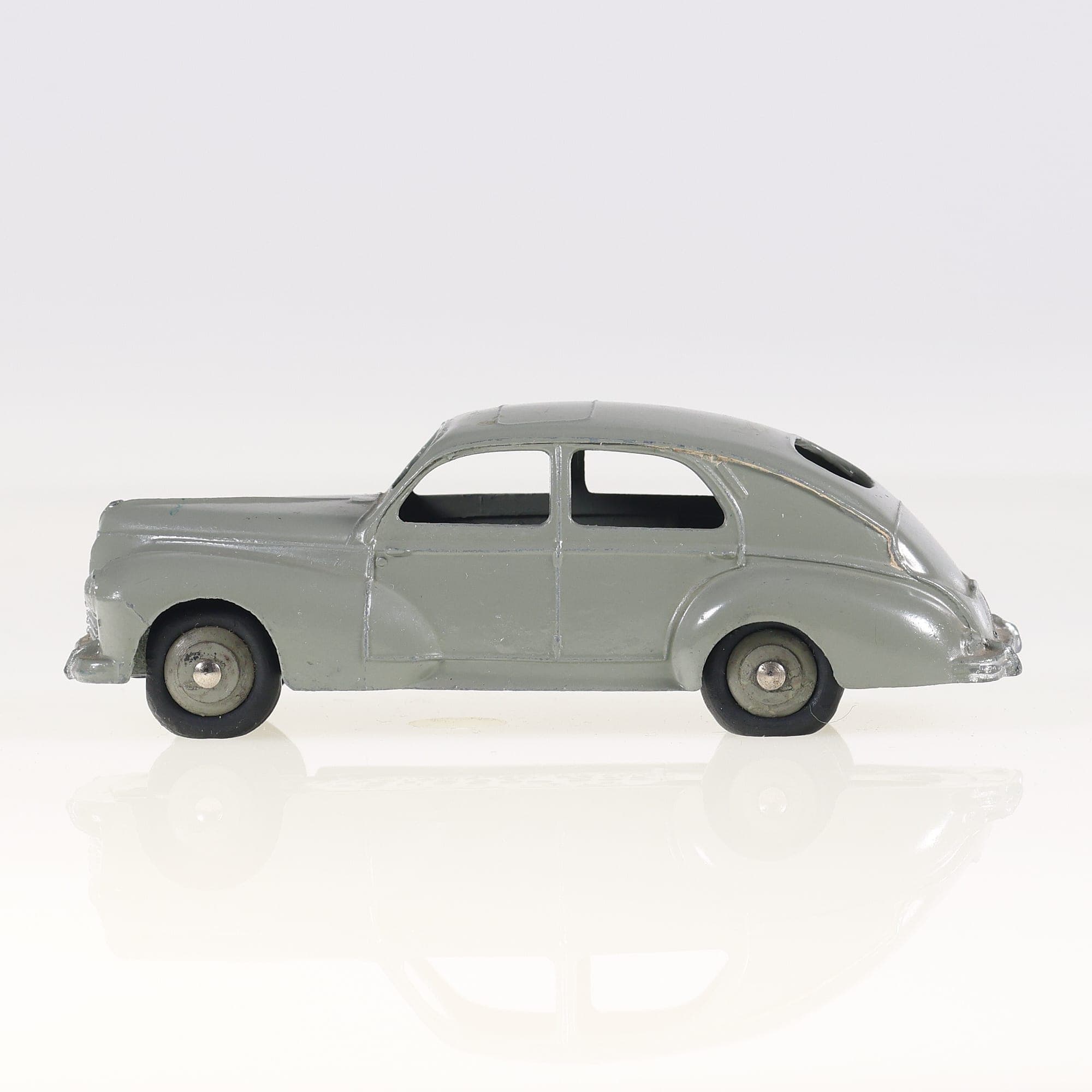Dinky Toys 24R Peugeot 203 Berline 1/43 Gris état B petite lunette — photo 1