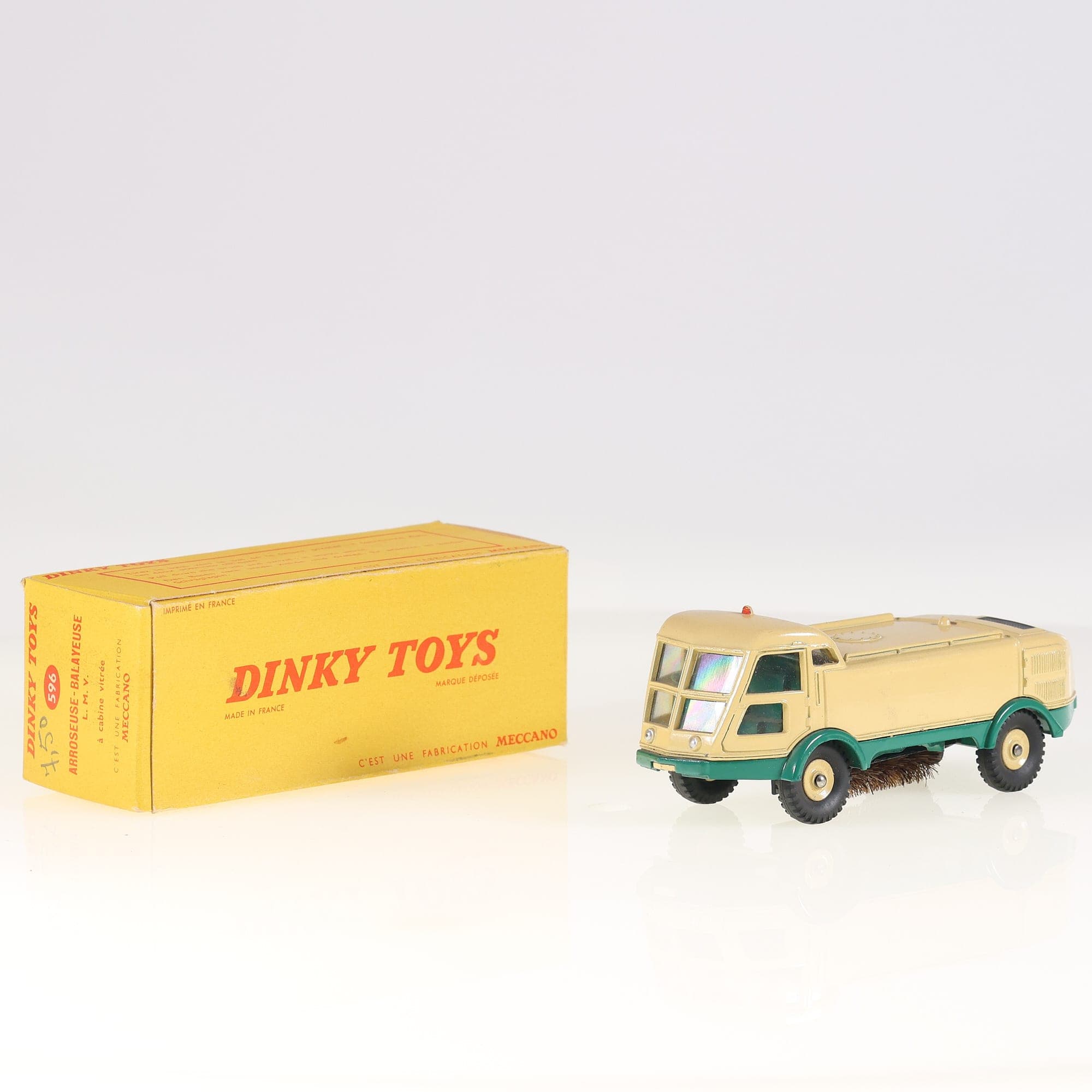 Dinky Toys F n° 596 LMV Arroseuse Balayeuse L.M.V. 1/43 Crème état A avec boîte — photo 1