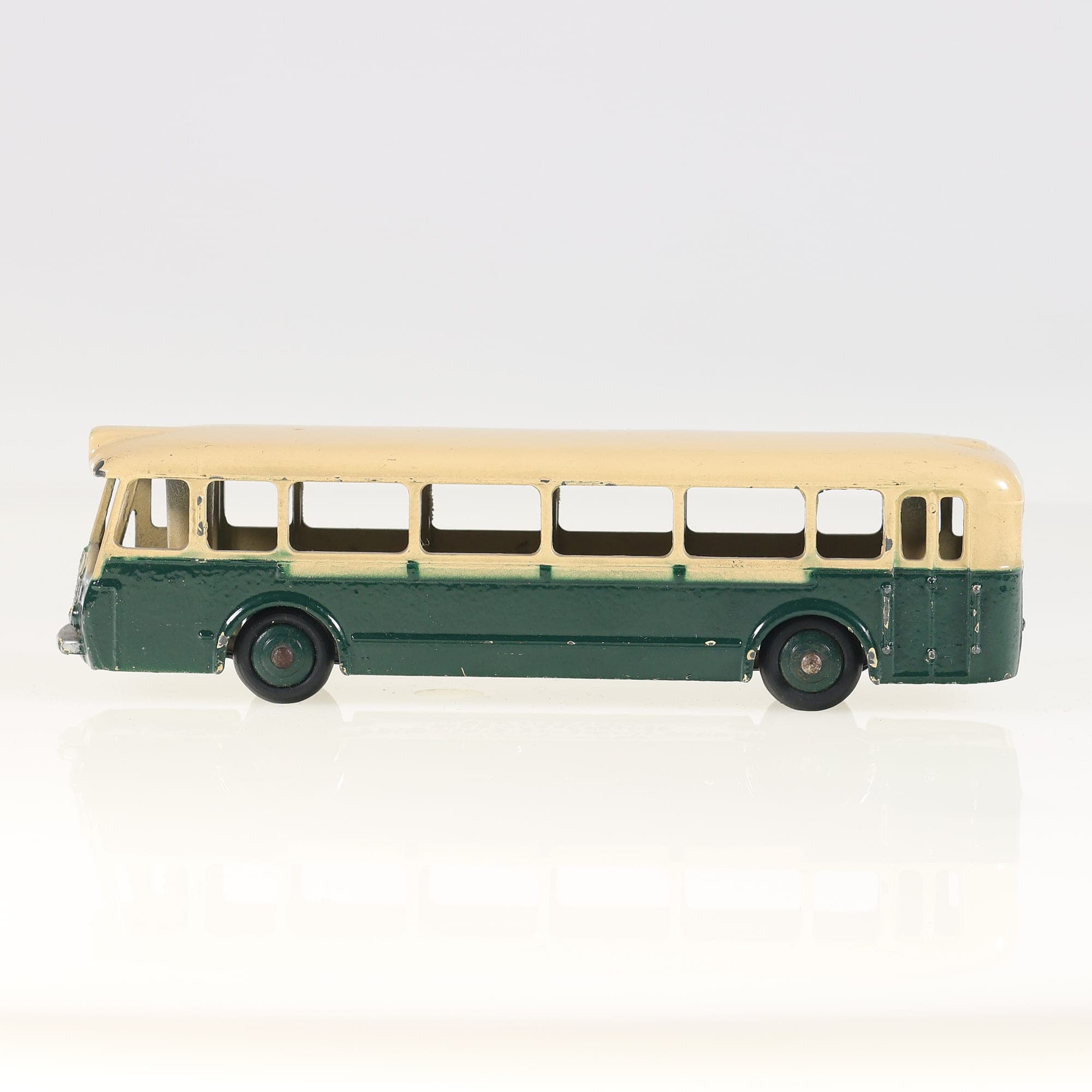 Dinky Toys 29D Somua Autobus Somua 1/50 Vert Grade B sans boîte — photo 1