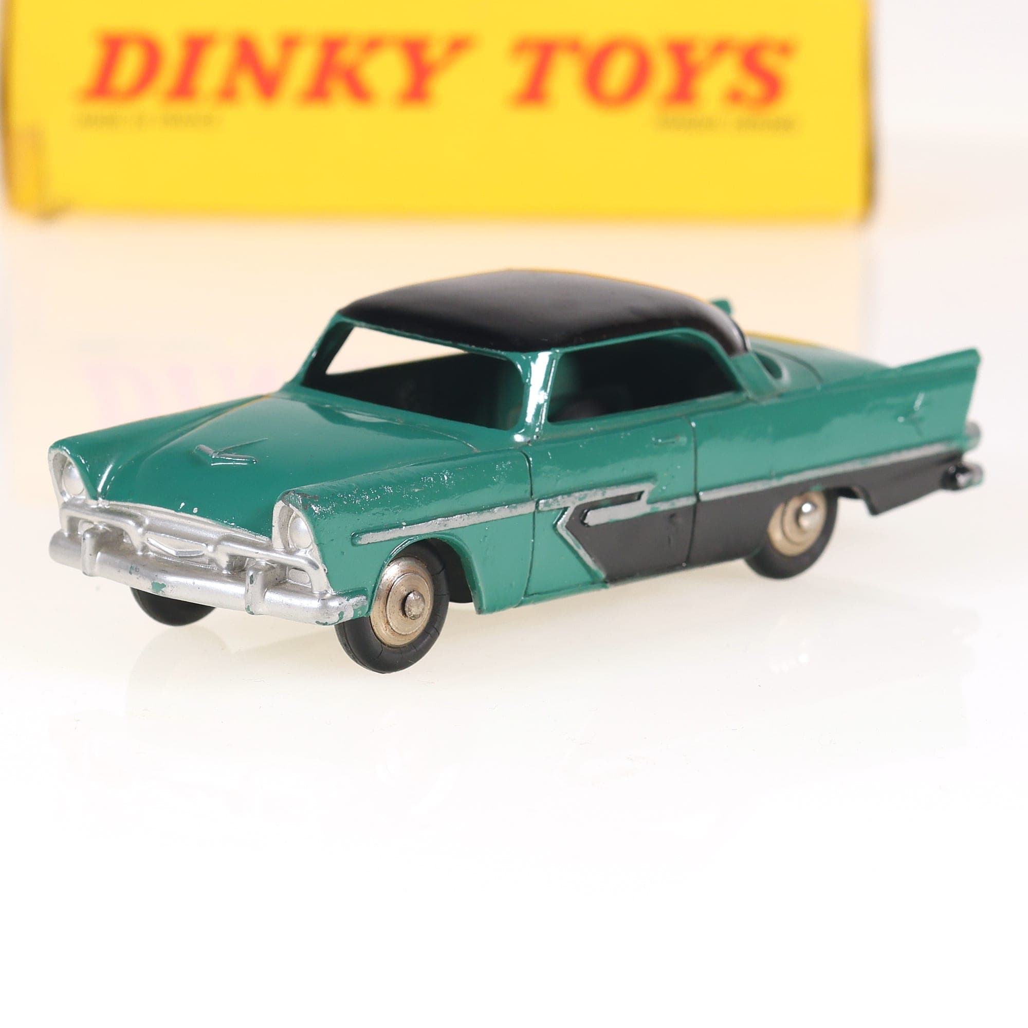 Dinky Toys 24D Plymouth Belvédére 1/43 verte et noire avec boîte