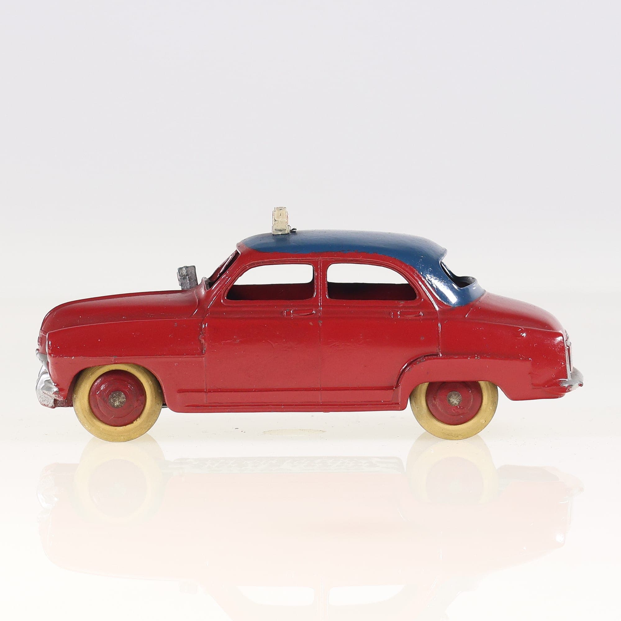 Dinky Toys 24T Simca Aronde Taxi 1/43 Rouge sans boîte