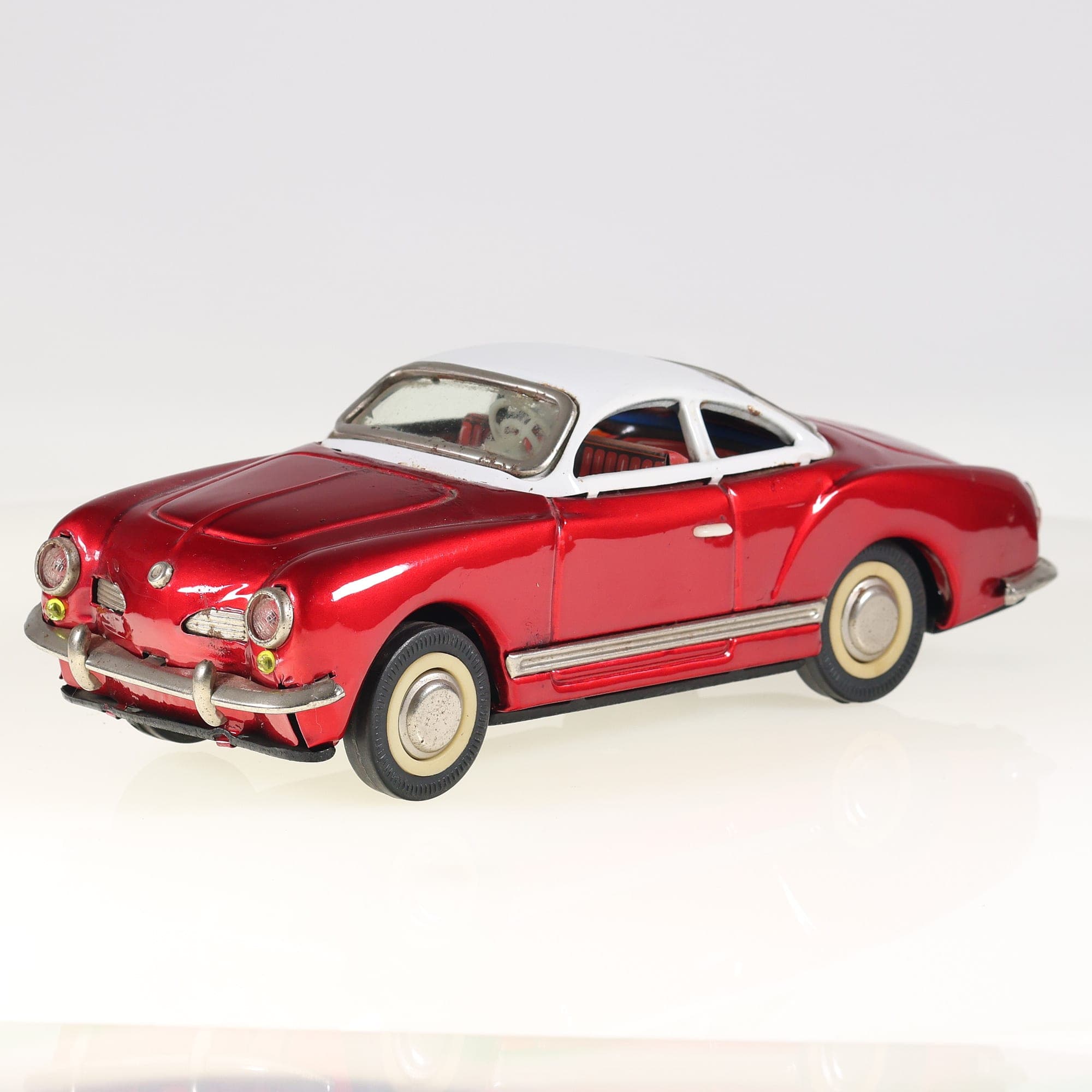 MF MF 143 Volkswagen Karmann Ghia Coupé 24 cm Rouge Grade B sans boîte
