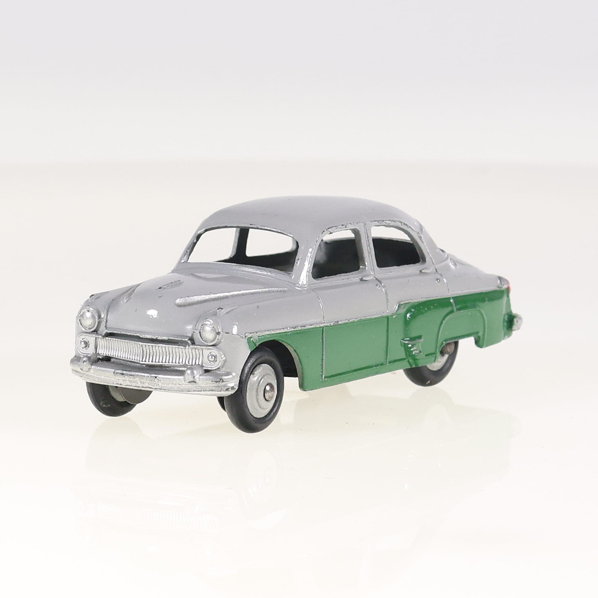 Dinky Toys 164 Vauxhall Cresta 1/43 Gris et vert  Grade B sans boîte — photo 1