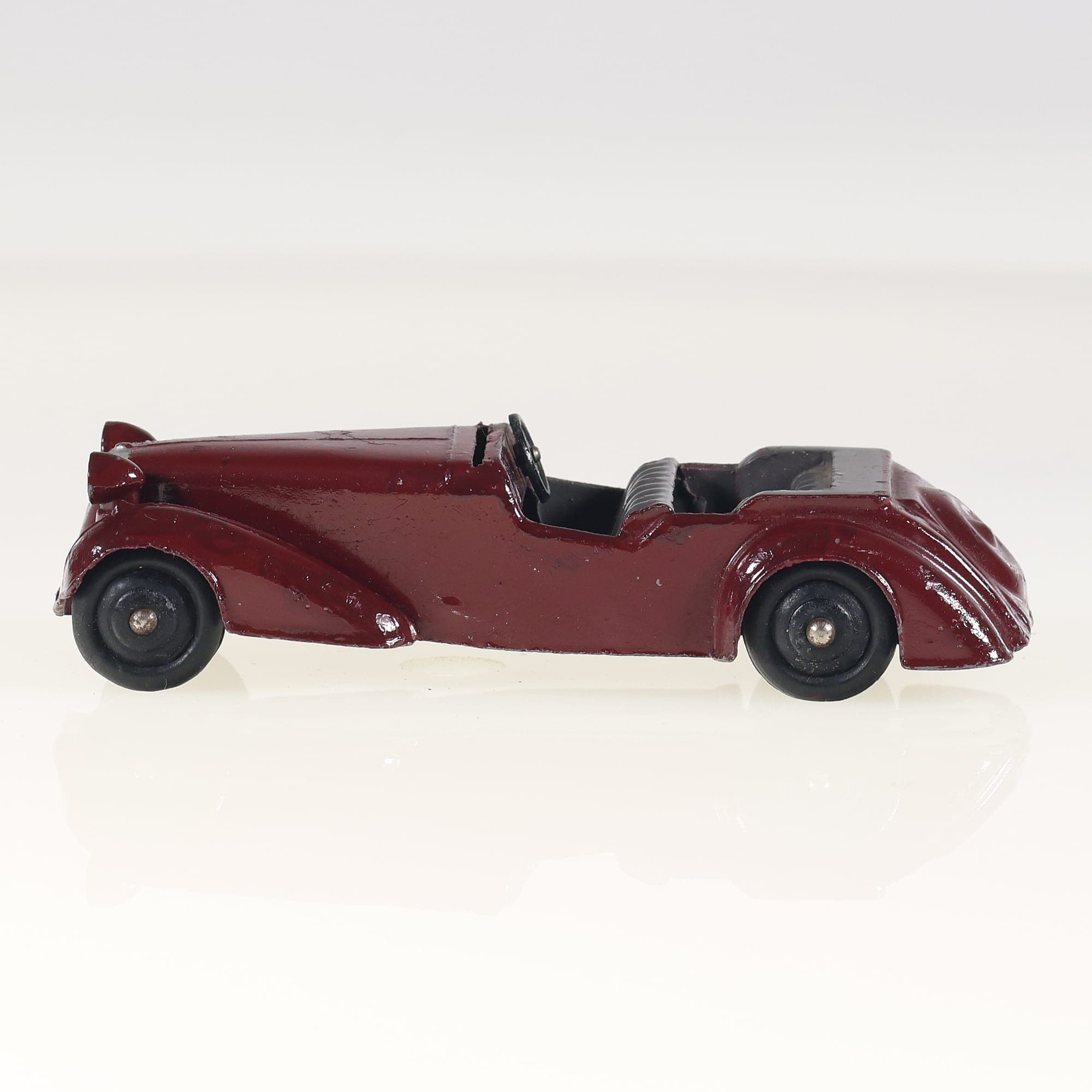 Dinky Toys 38D Alvis Alvis Cabriolet 1/43 Bordeaux Grade B sans boîte — miniature 2