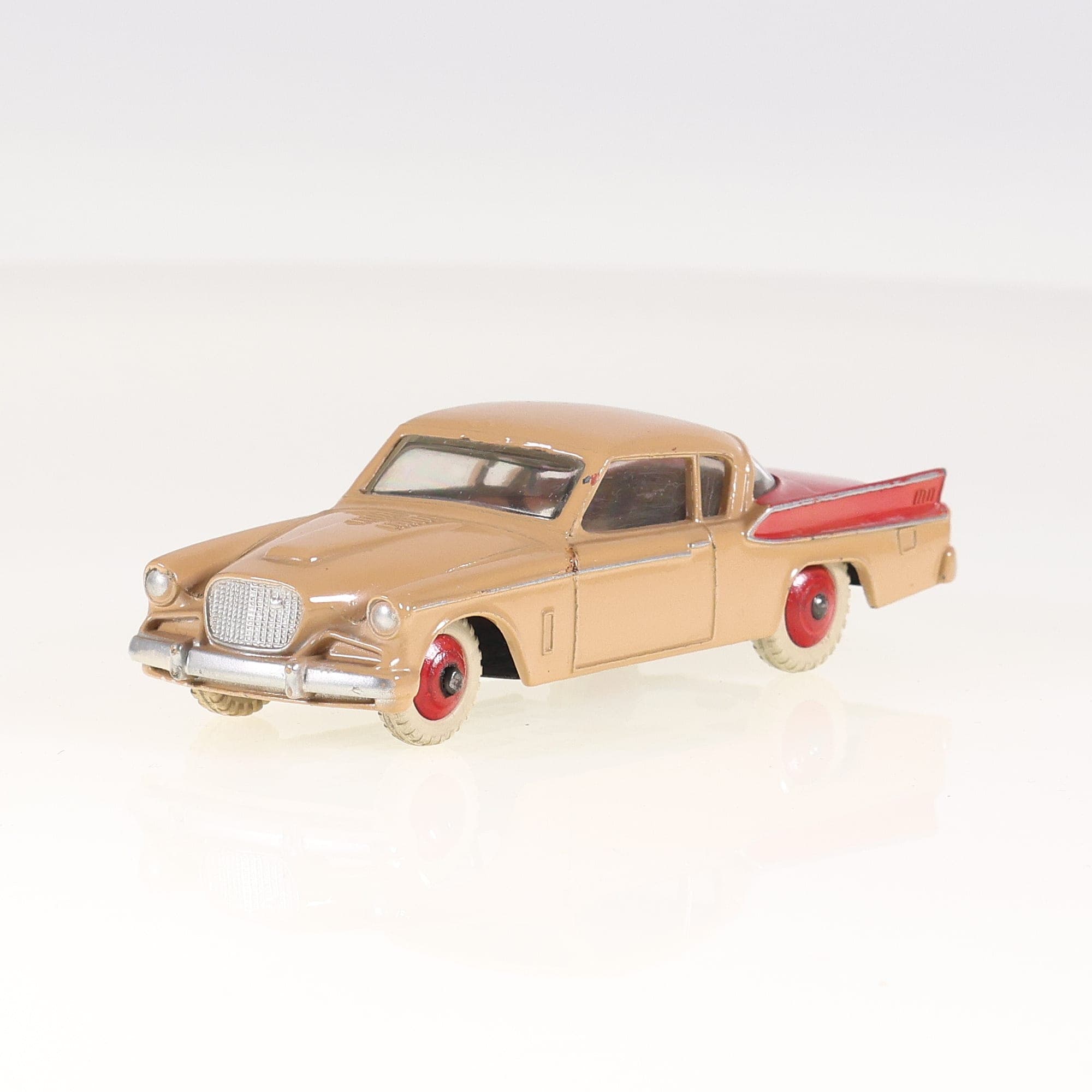 dinky Toys GB 169 Studebaker Golden Hawk 1/43 Bicolore sans boîte