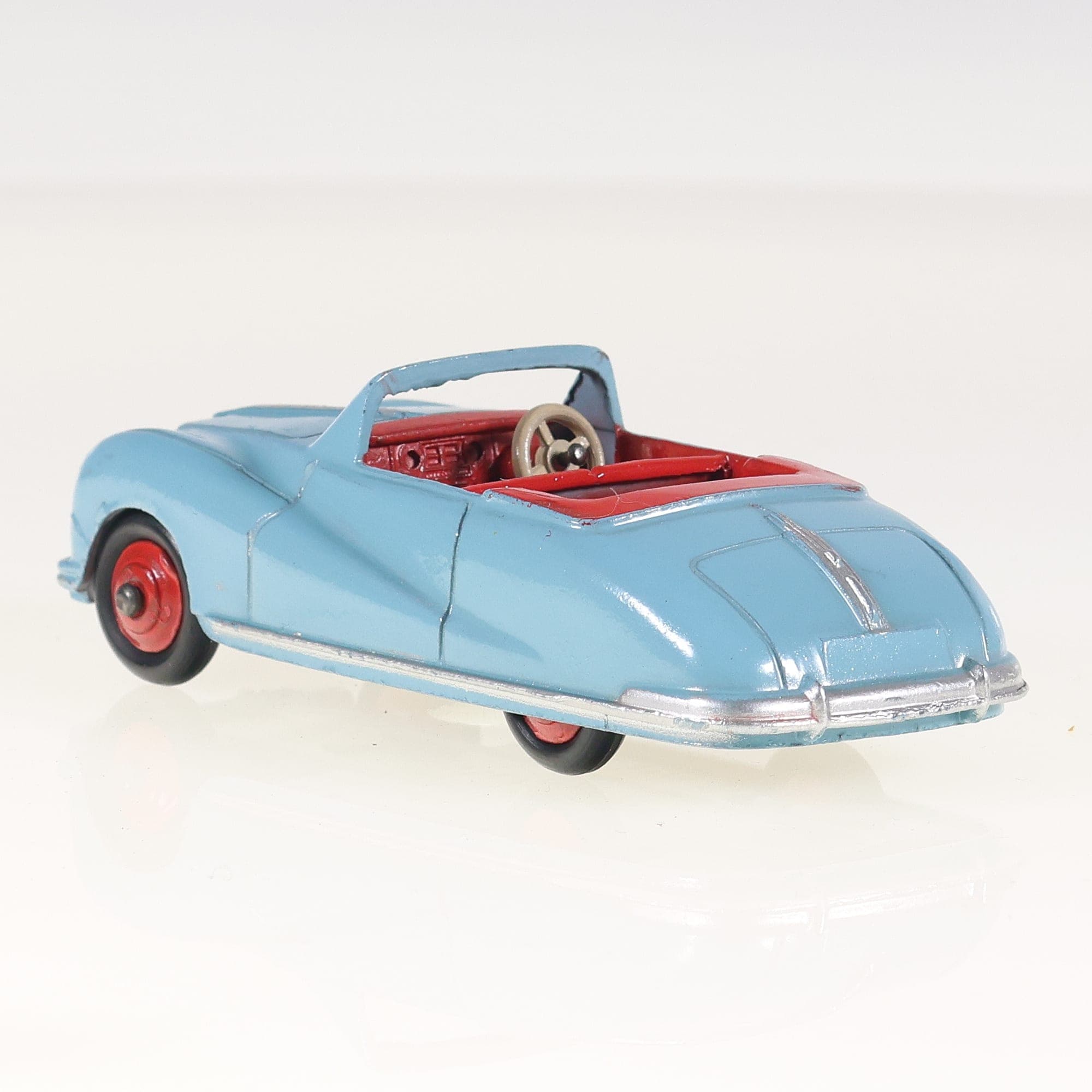 Dinky Toys 106 Austin Austin Atlantic Cabriolet 1/43 Bleu ciel / Rouge sans boît — miniature 3