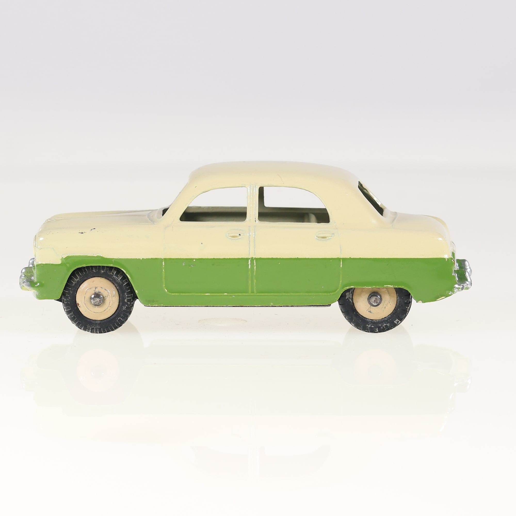 Dinky Toys 162 Ford Ford Zephyr Saloon 1/43 Bi-ton crème/vert sans boîte
