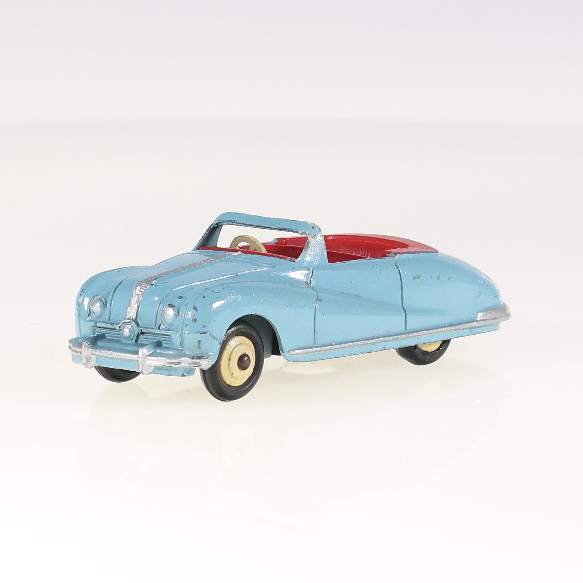 Dinky Toys 106 Austin Austin Atlantic Convertible 1/43 Bleu ciel Grade C sans bo