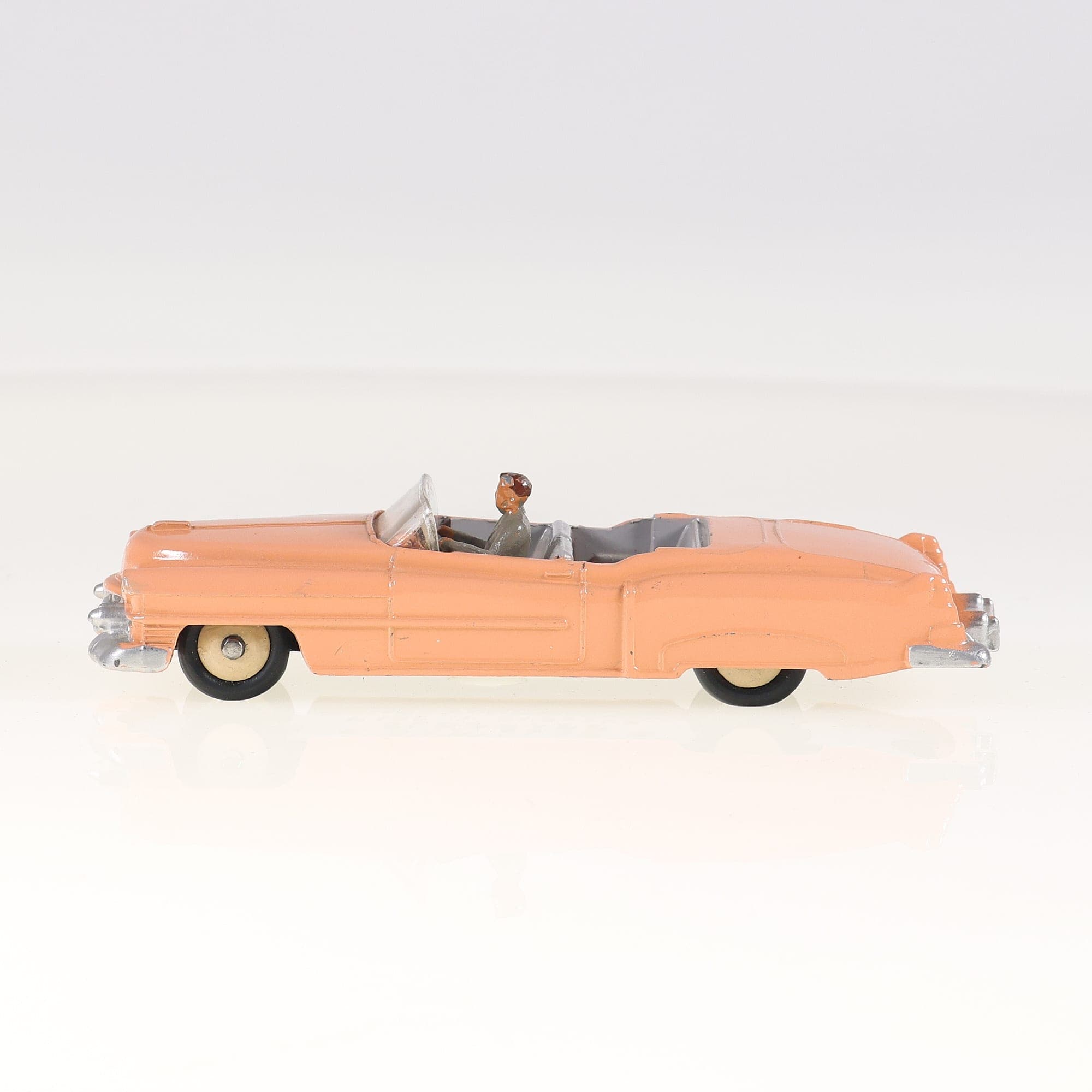 Dinky Toys GB n°131 Cadillac Cadillac Eldorado Cabriolet 1/43 Rose saumon — miniature 2