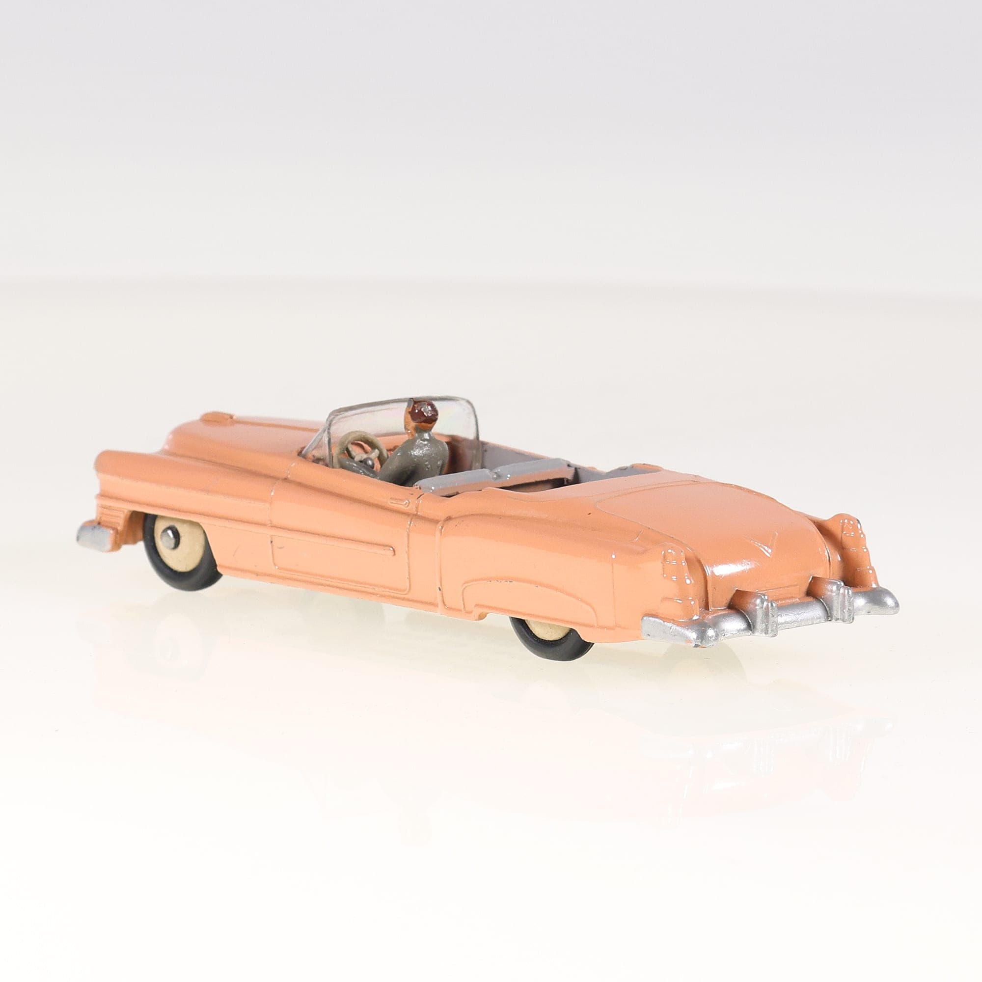 Dinky Toys GB n°131 Cadillac Cadillac Eldorado Cabriolet 1/43 Rose saumon — miniature 3