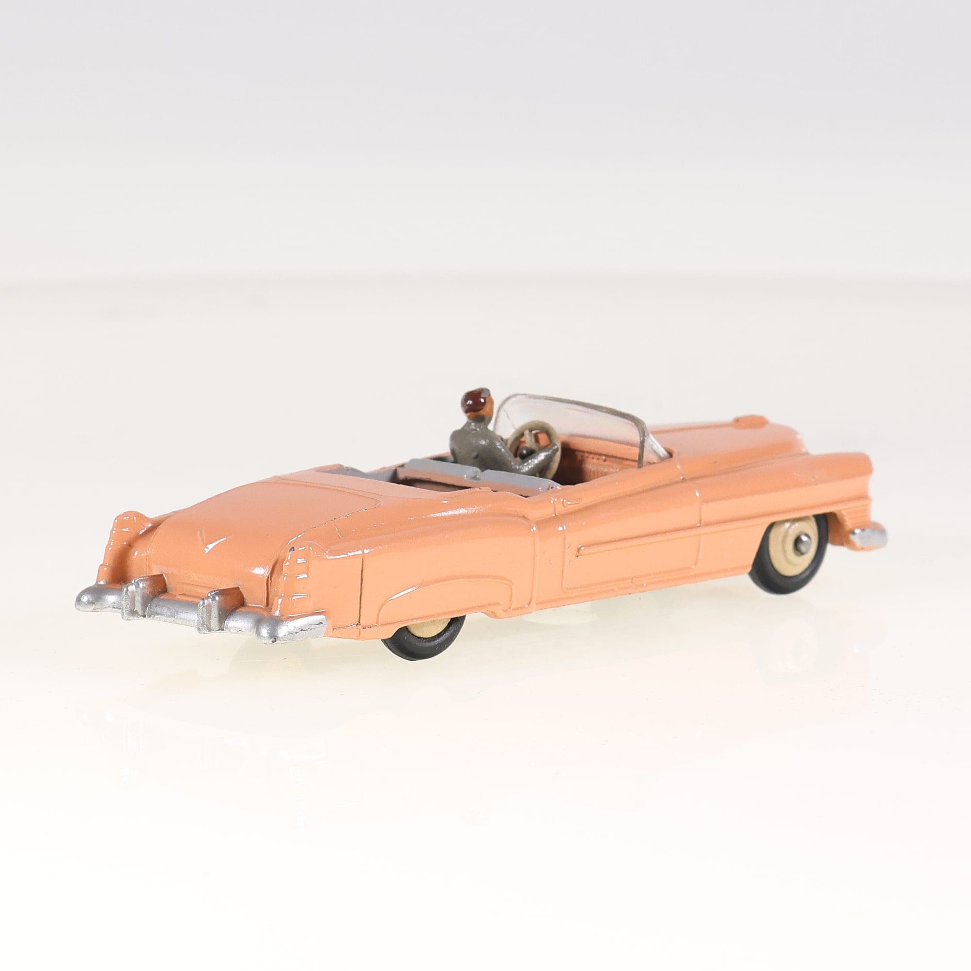 Dinky Toys GB n°131 Cadillac Cadillac Eldorado Cabriolet 1/43 Rose saumon — miniature 5