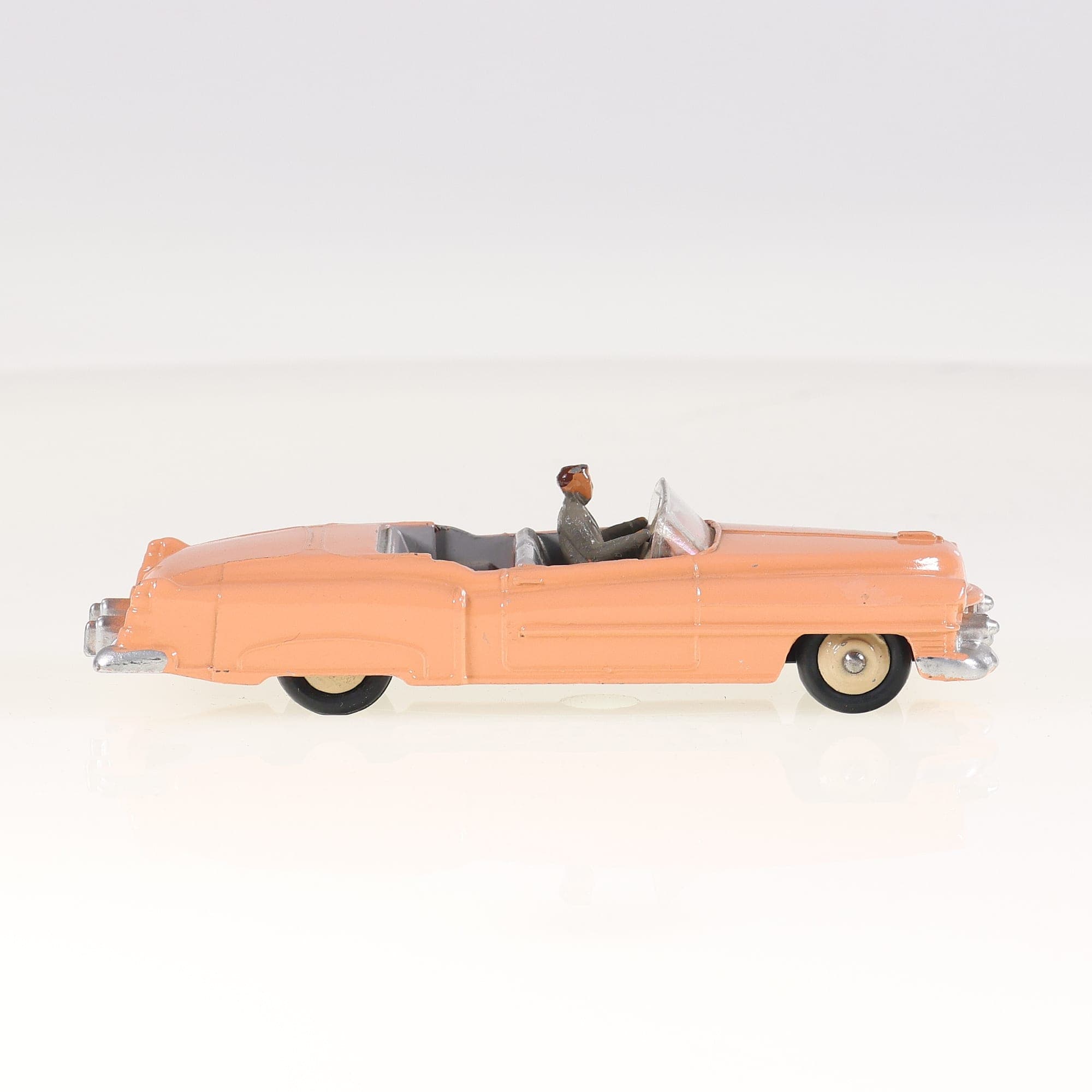 Dinky Toys GB n°131 Cadillac Cadillac Eldorado Cabriolet 1/43 Rose saumon — miniature 6