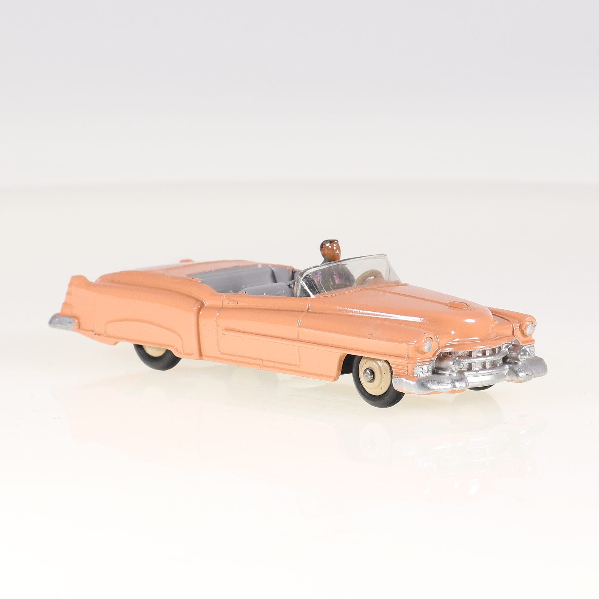 Dinky Toys GB n°131 Cadillac Cadillac Eldorado Cabriolet 1/43 Rose saumon — miniature 7