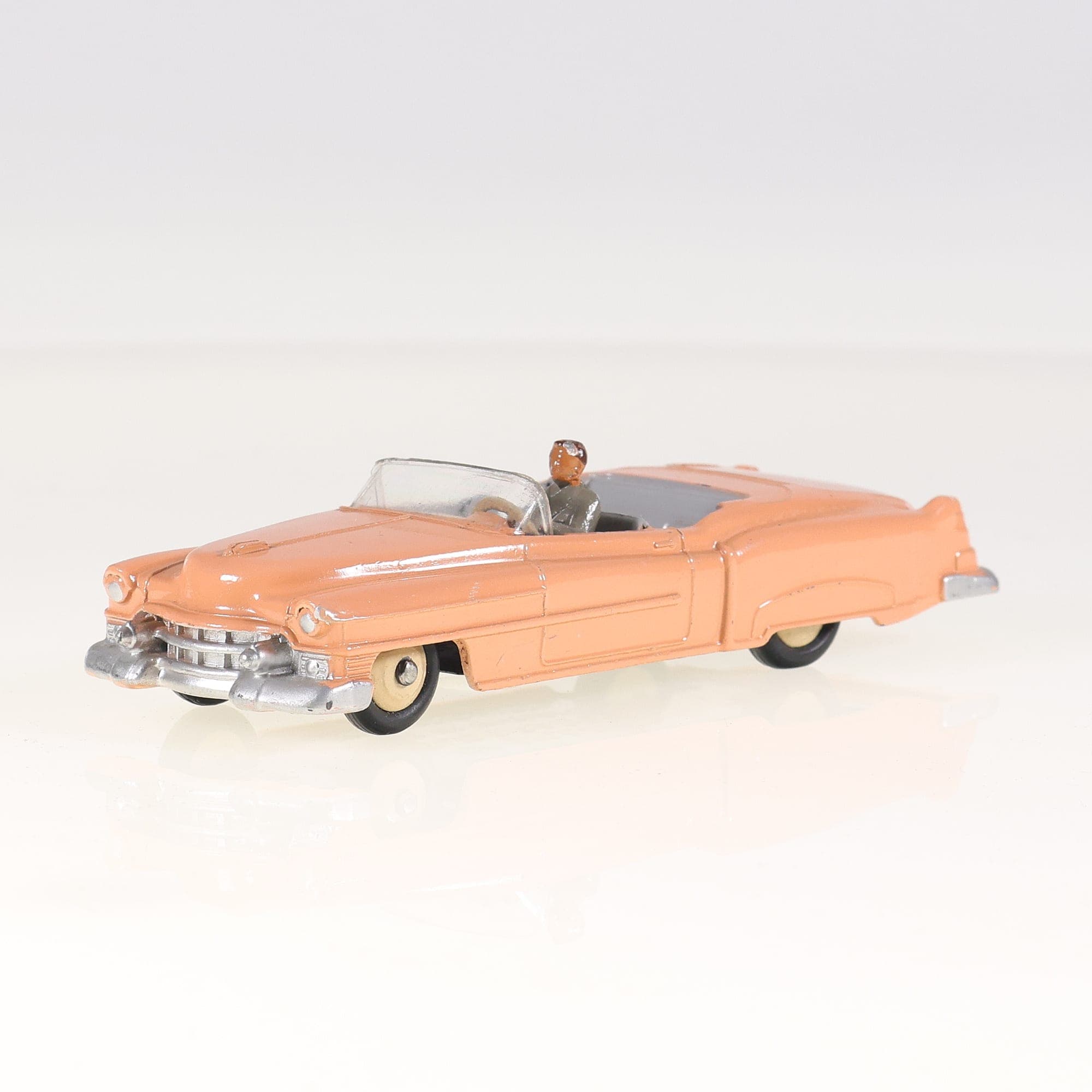 Dinky Toys GB n°131 Cadillac Cadillac Eldorado Cabriolet 1/43 Rose saumon — miniature 9