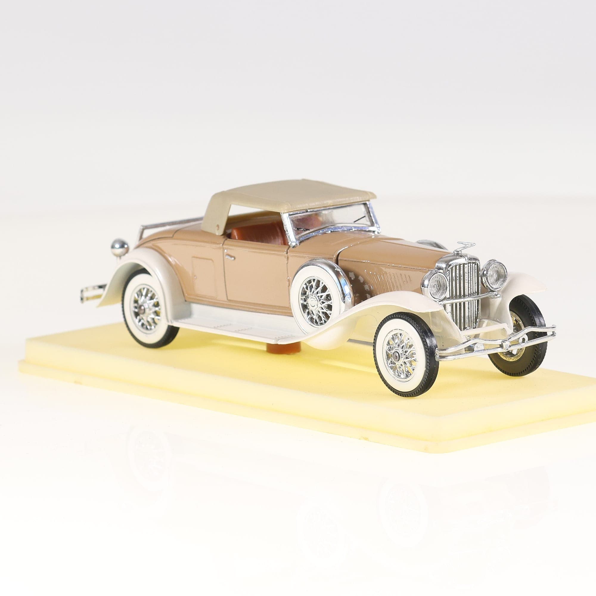 Solido Duesenberg J spider 1935 1/43 beige et crème avec boîte — miniature 11