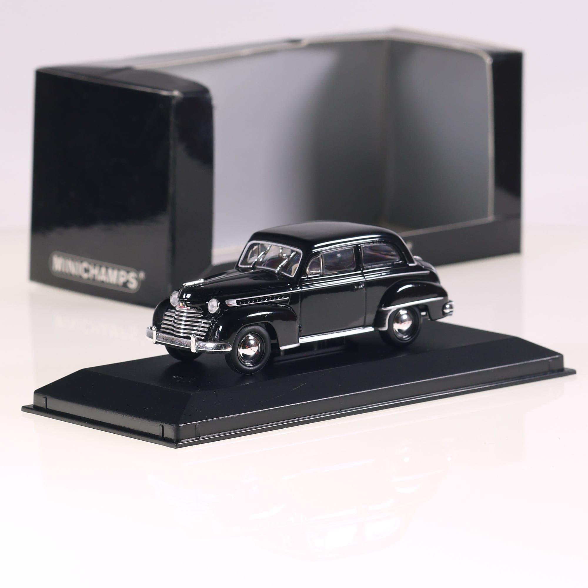 Minichamps 430 040400 Opel Olympia 1952 1/43 noire avec boîte