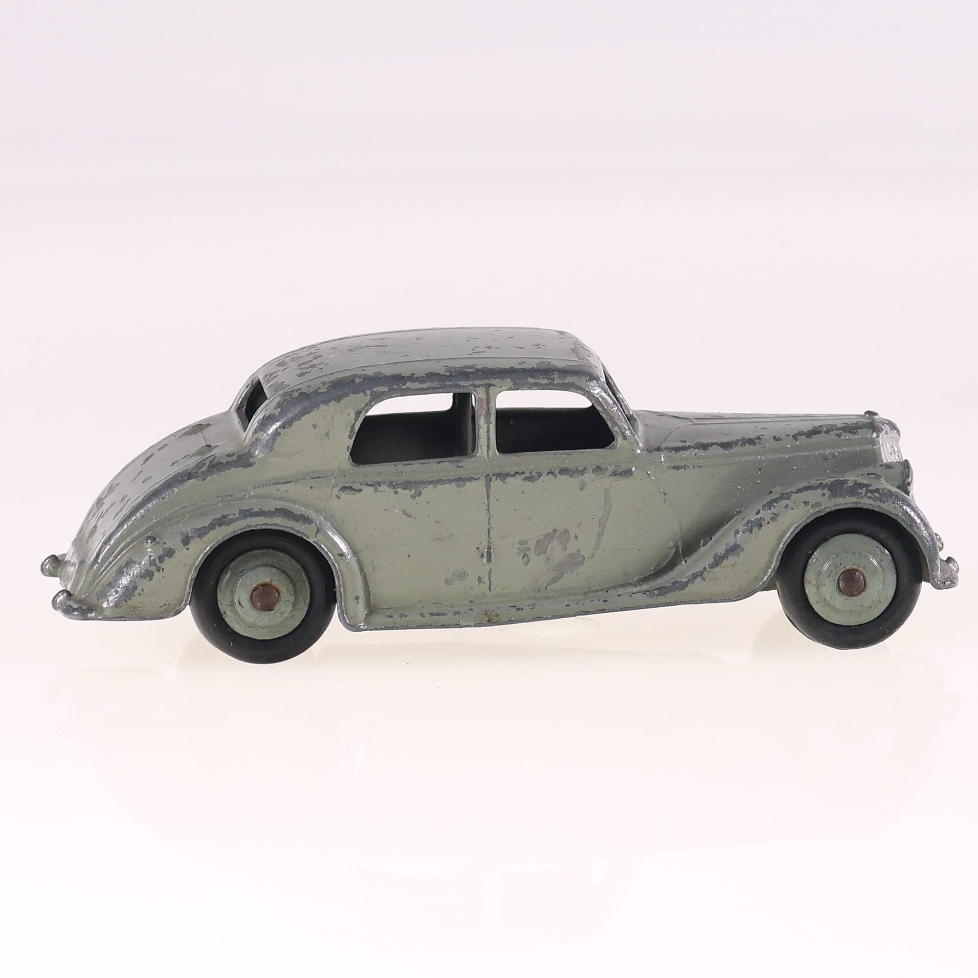 Dinky Toys n° 40a Riley Saloon 1/43 gris-vert état C — miniature 6