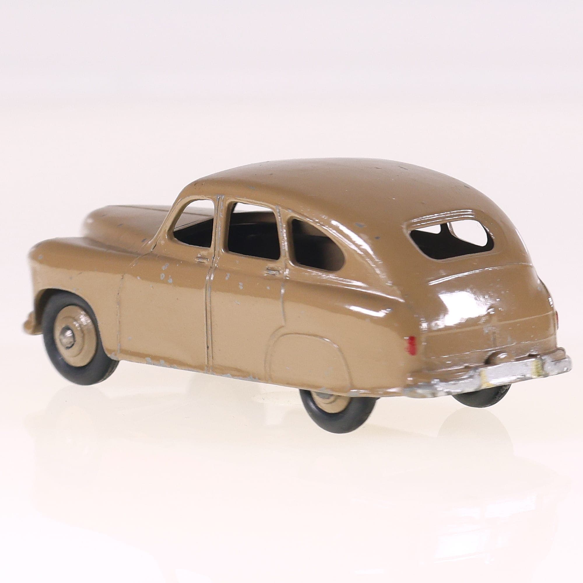 Dinky Toys 40E Vanguard Standard saloon 1/43 fauve version de 1950 ailes fermées — miniature 3