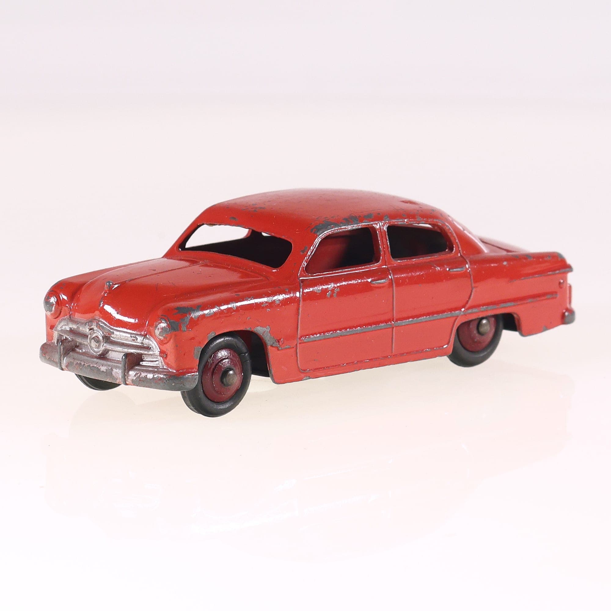 Dinky Toys GB n°139a Ford Fordor sedan 1/43 Rouge état B