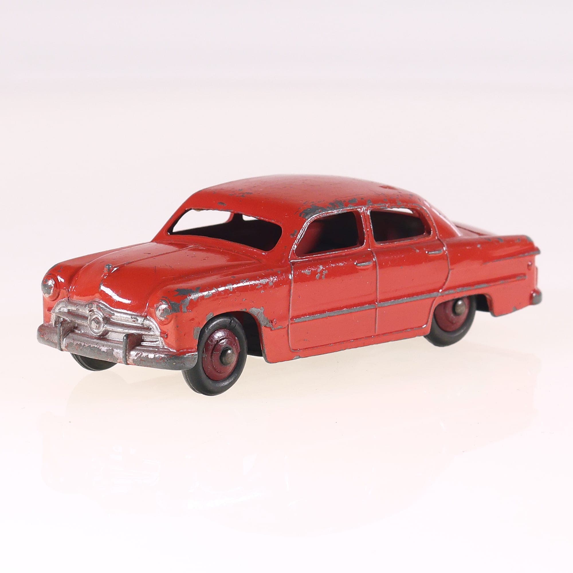 Dinky Toys GB n°139a Ford Fordor sedan 1/43 Rouge état B — miniature 9