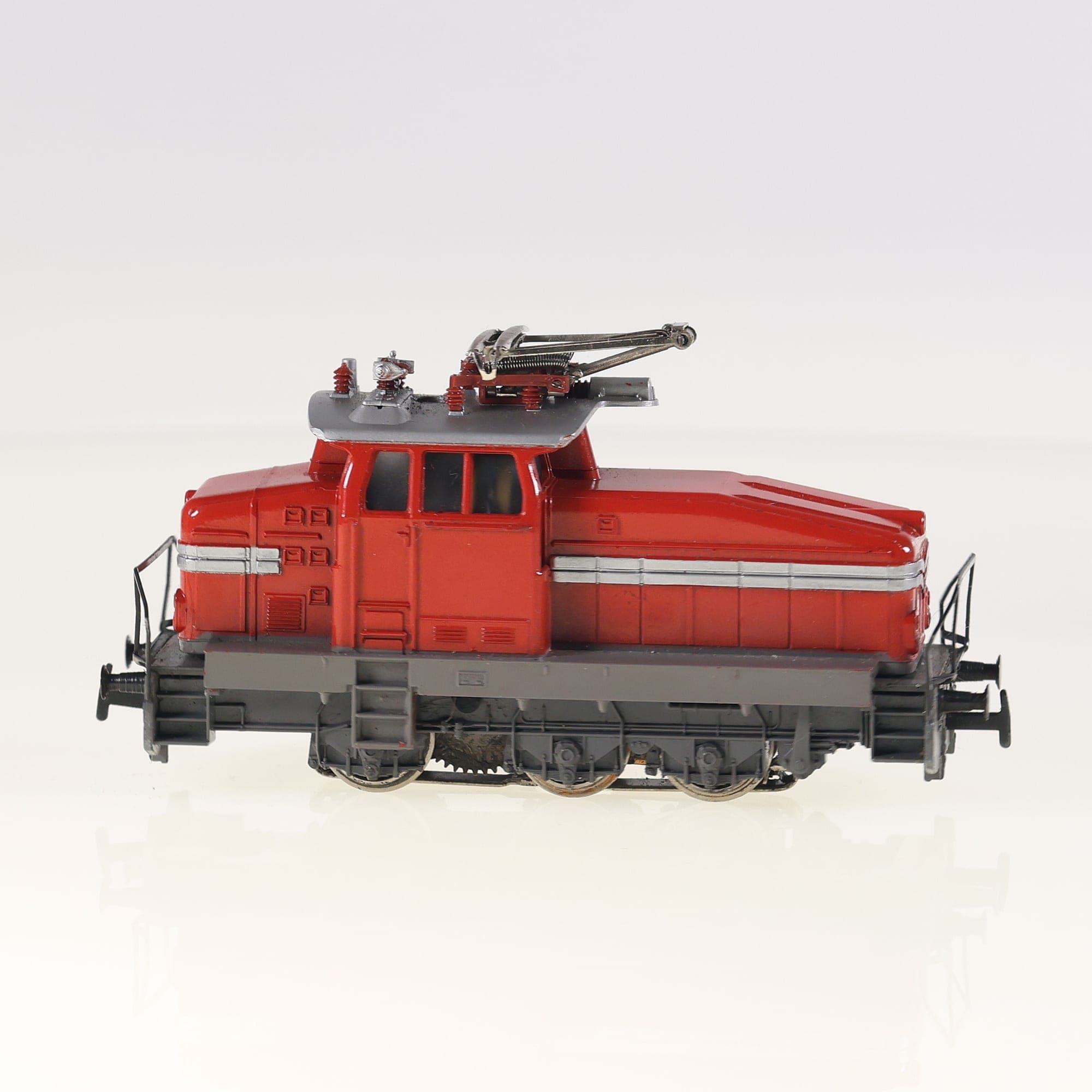 Märklin 3044 Motrice manœuvre EA 800 bon fonctionnement peu utilisée — miniature 10