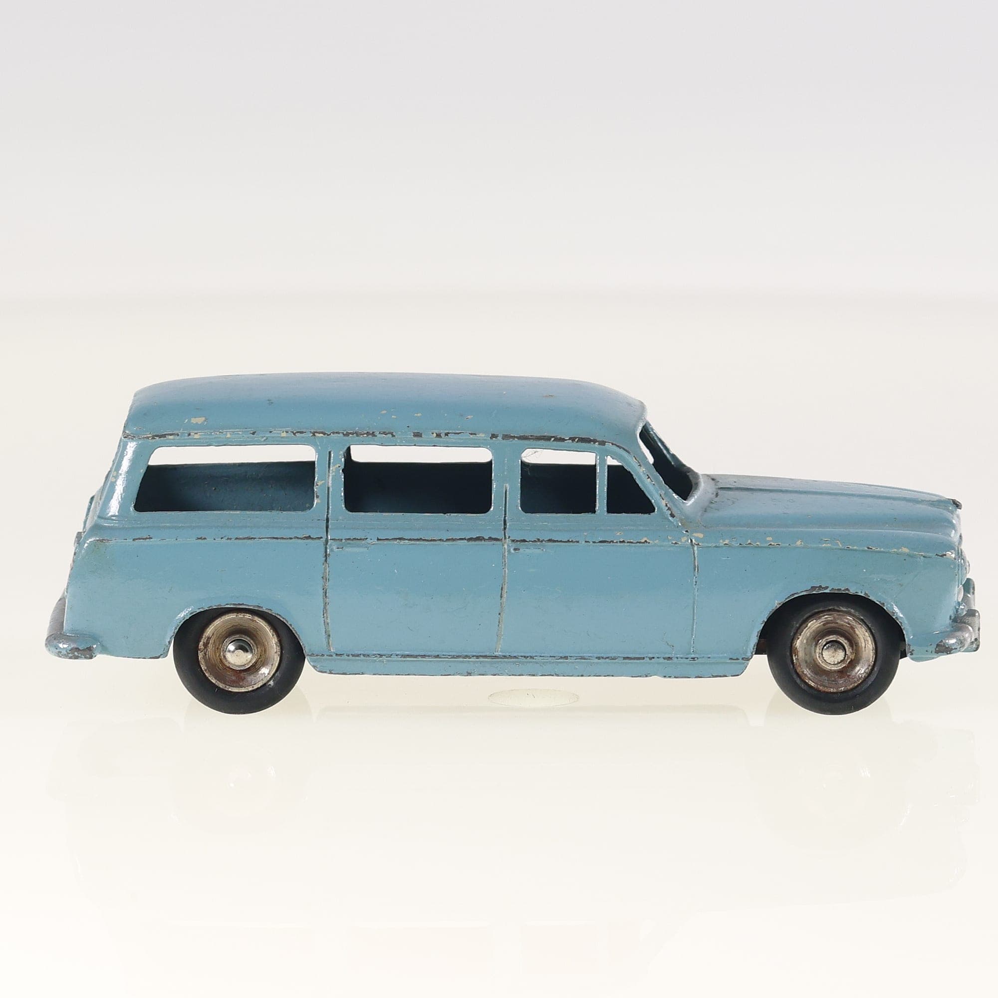 Dinky Toys 525 Peugeot 403 Familiale 1/43 Bleu clair Grade B avec boîte — miniature 10