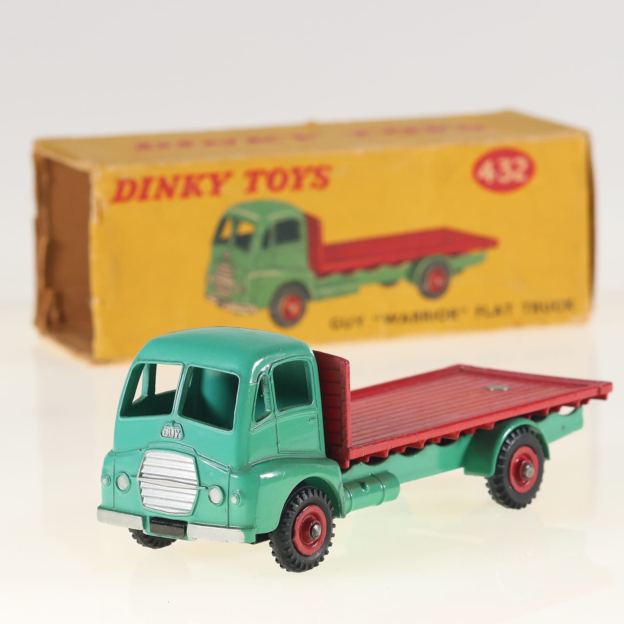 Dinky Toys GB n° 432 Guy Warrior Flat Truck 1/43 Vert / Rouge état B avec boîte