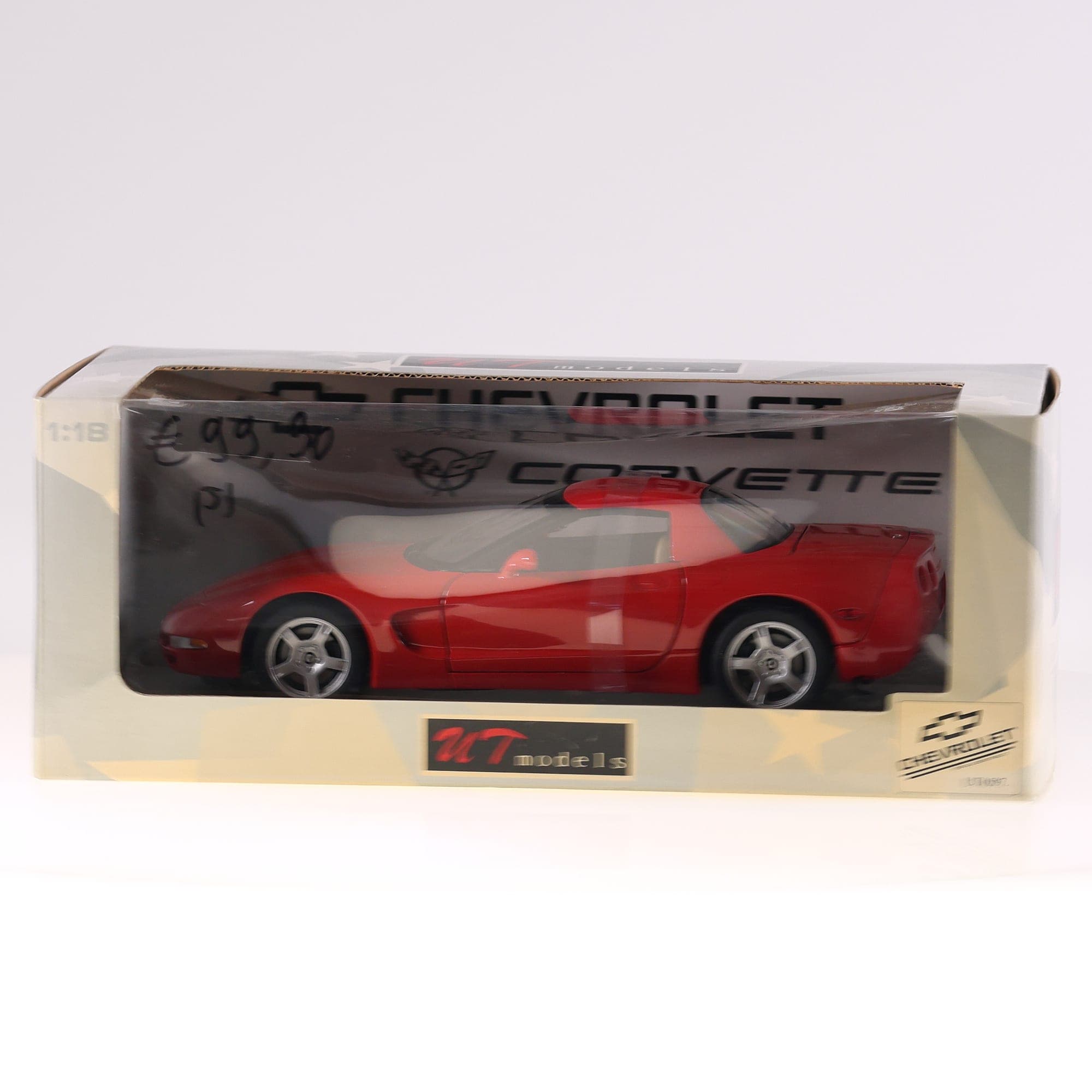 UT  models 21041 Chevrolet Corvette Hardtop 1999 1/18 Rouge avec boîte