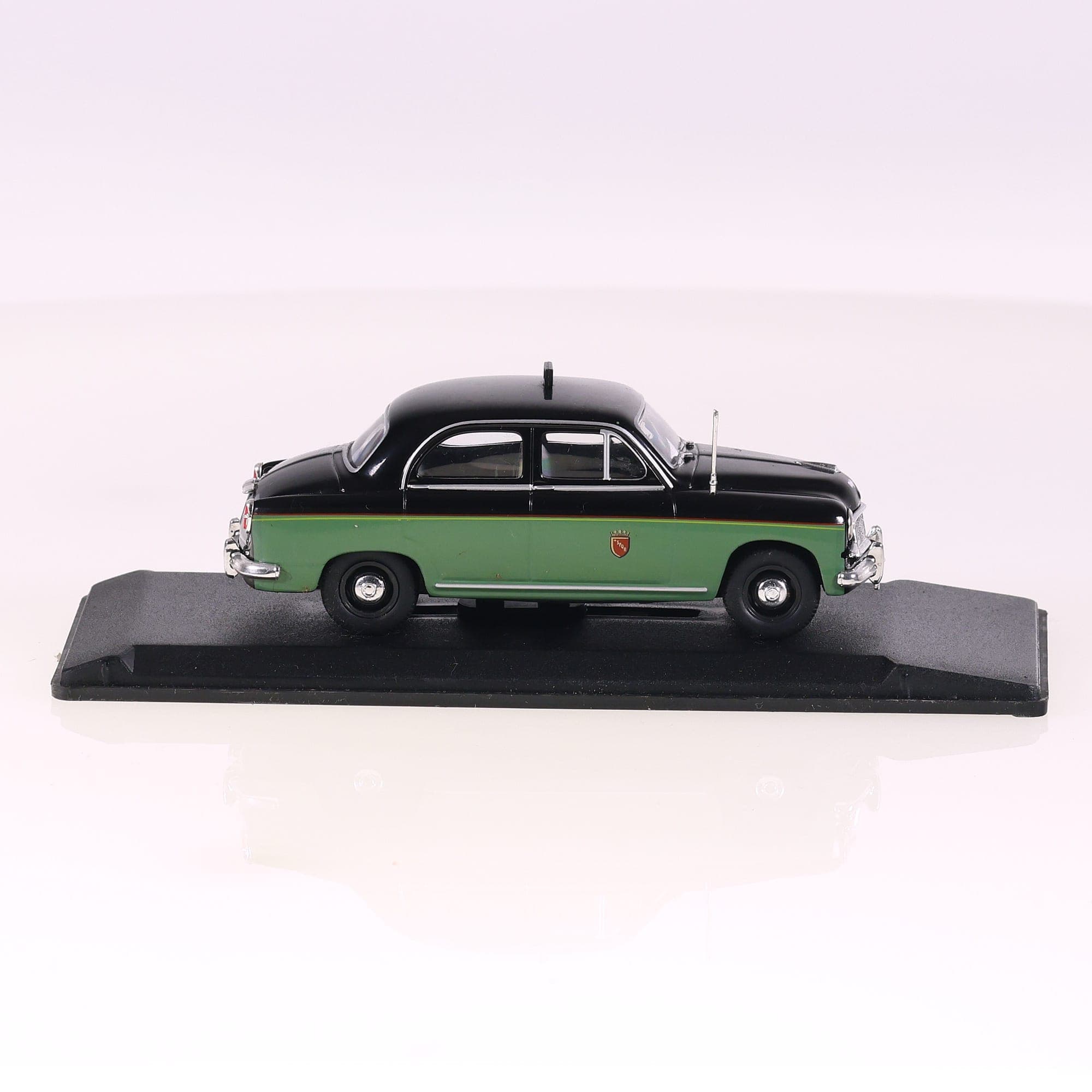 Altaya Fiat 1400 Taxi Roma  1955 1/43 Bicolore avec boîte — miniature 6