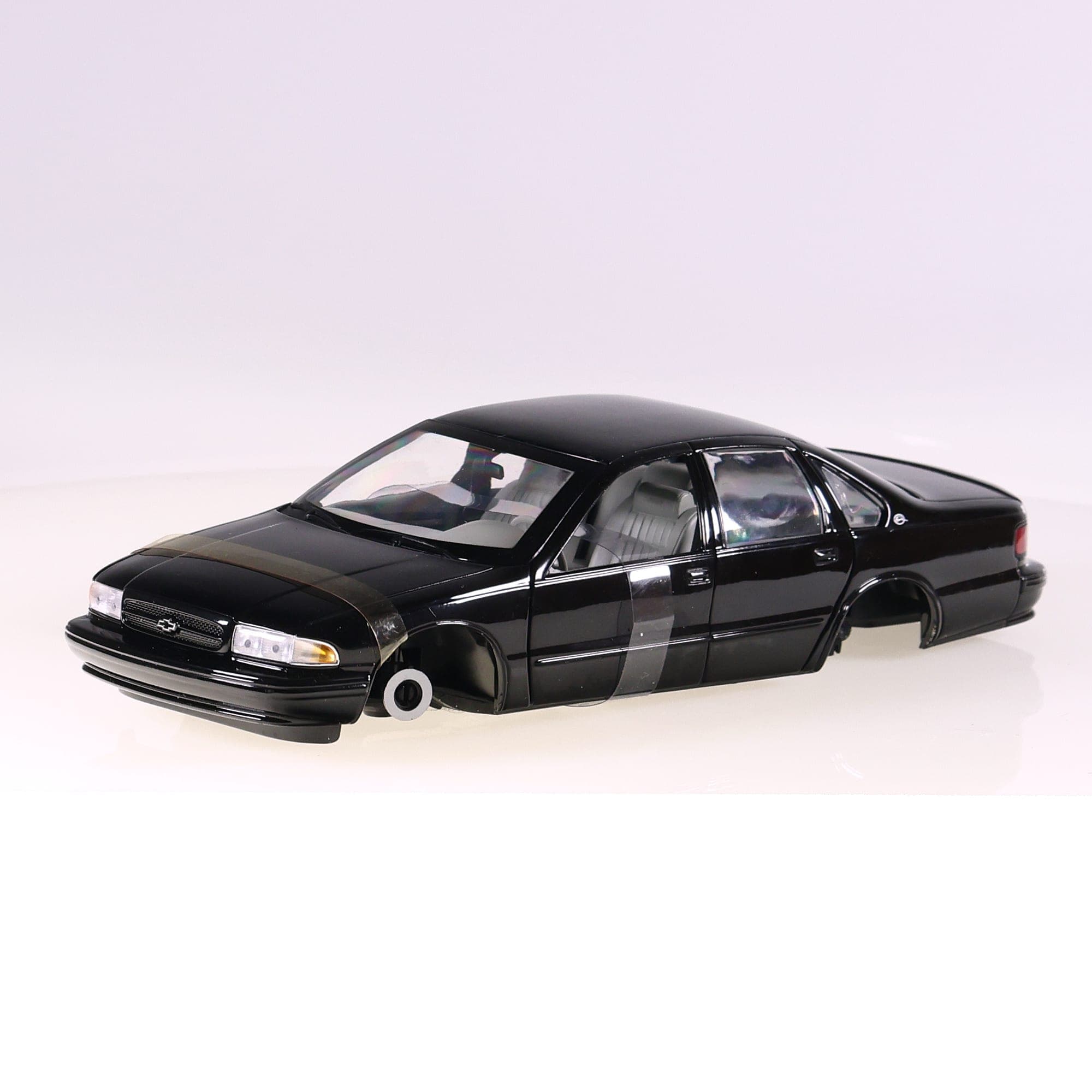 UT Models Chevrolet Impala SS en KIT 1/18 Noir Grade B avec boîte — miniature 4