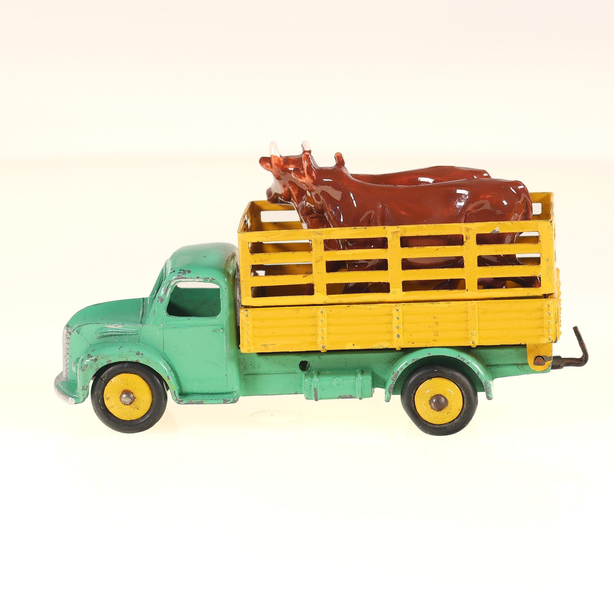 Dinky Toys 30N dodge Bétaillère avec vaches 1/43 Vert Grade C sans boîte