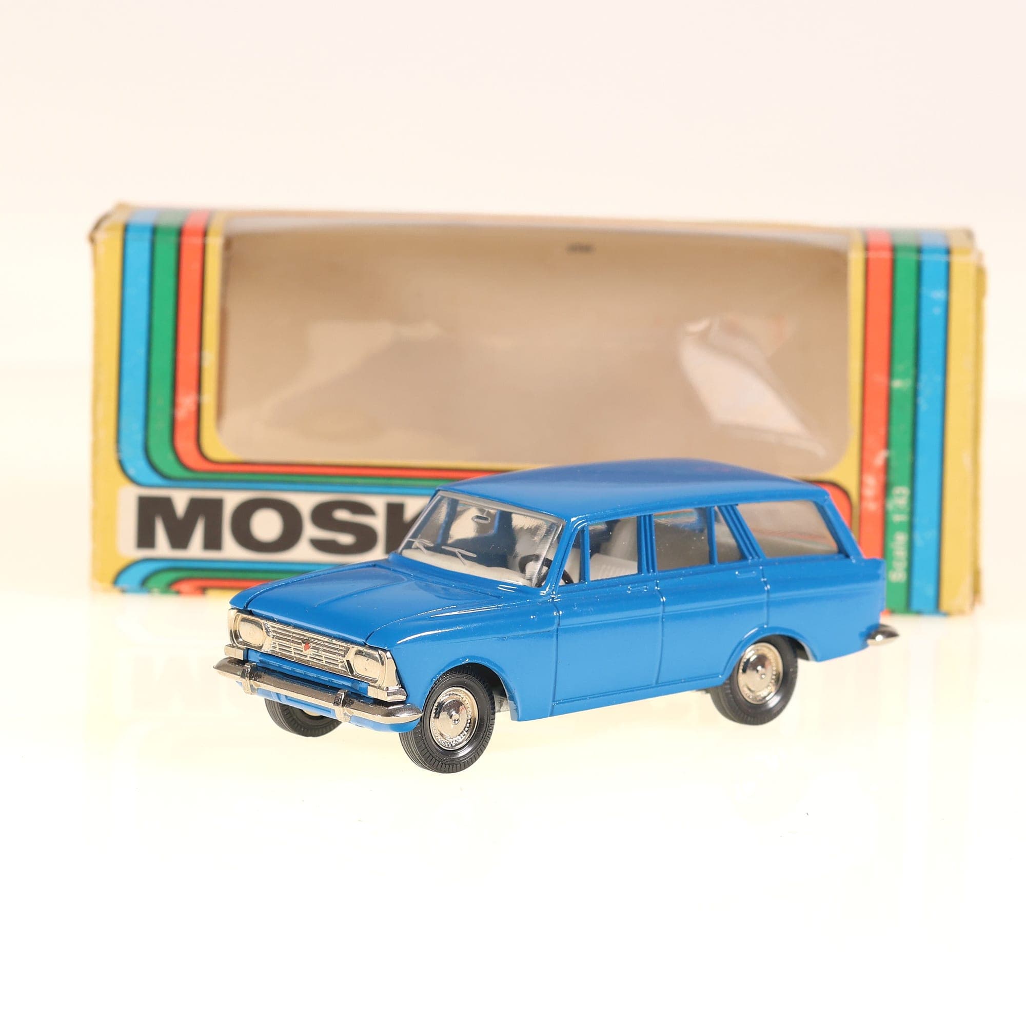 saratov Moskvitch 427 Break 1/43 Bleu avec boîte de 1986