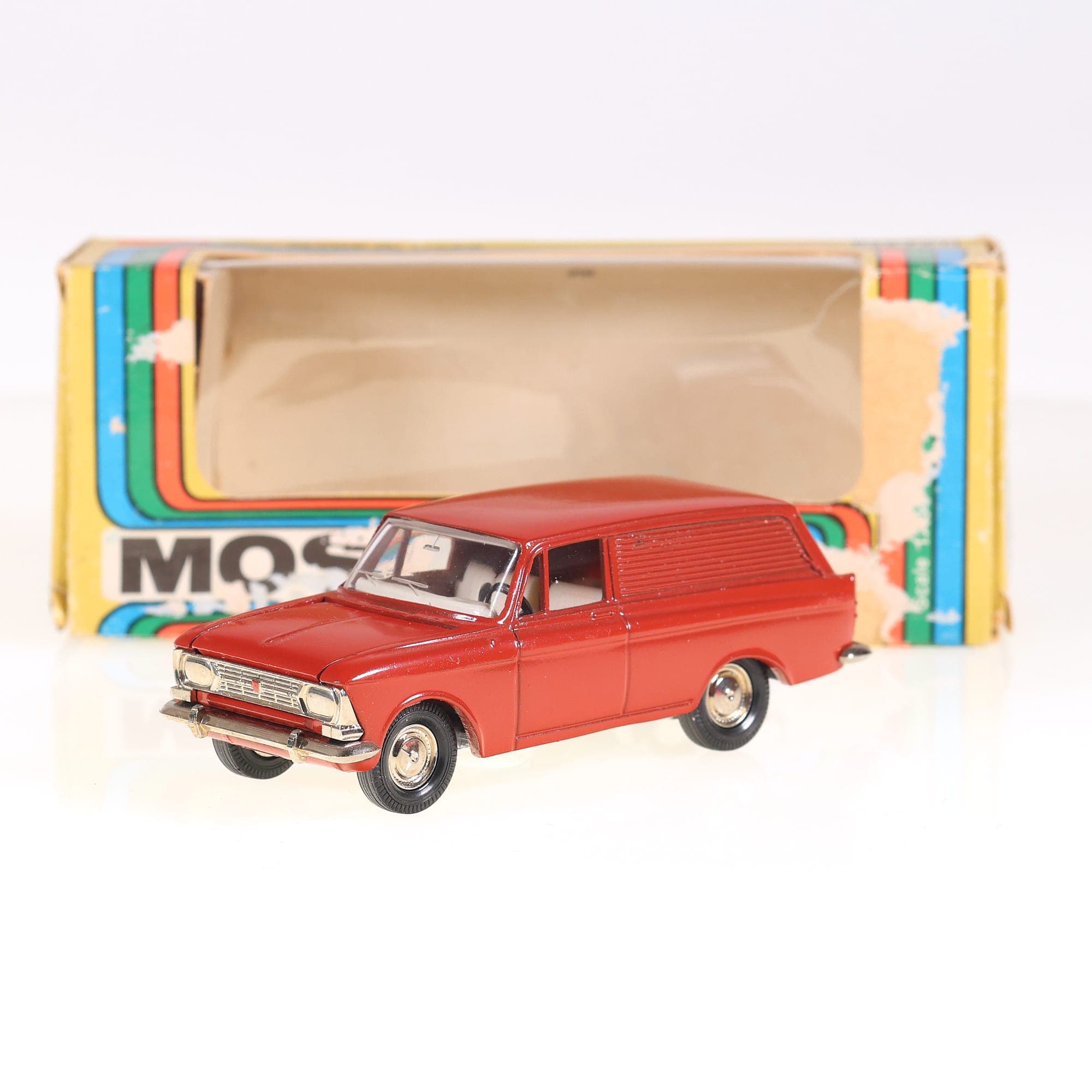 Saratov URSS Moskvitch 434 1/43 Rouge état A avec boîte de 1986