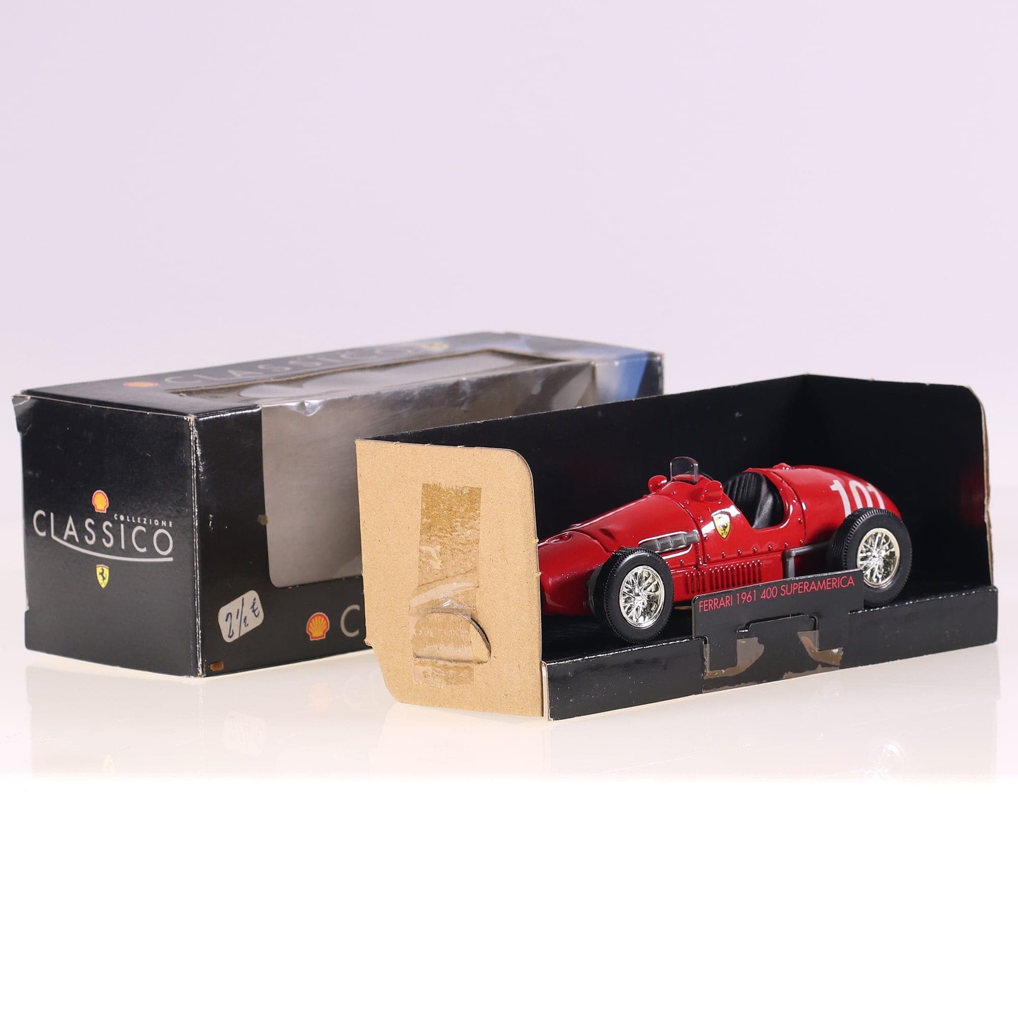 Classico Ferrari 1961 400 superamerica #101 1/35 Rouge avec boîte — photo 1