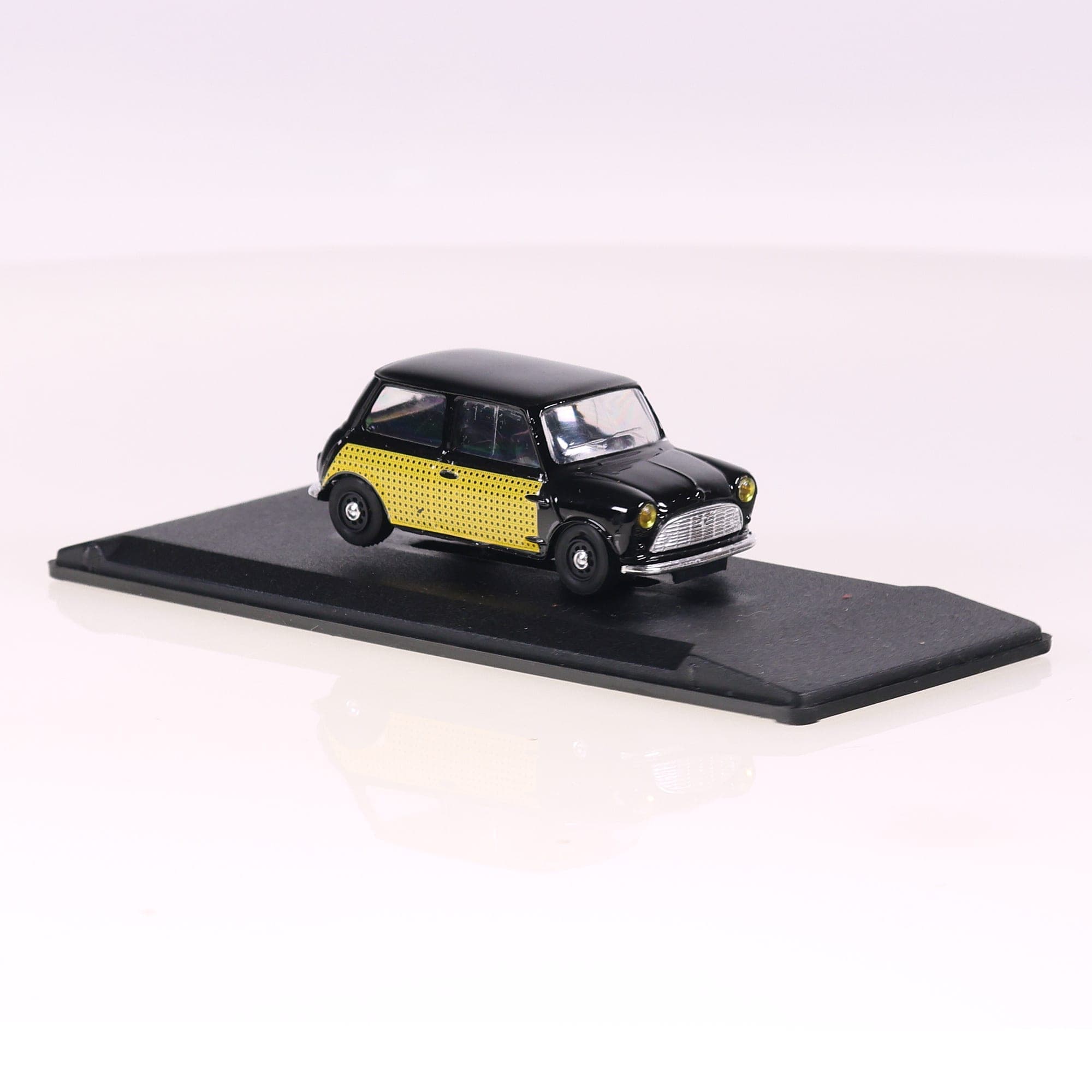 Eligor 100218 Mini 850 Parisienne Volant G 1/43  — miniature 7