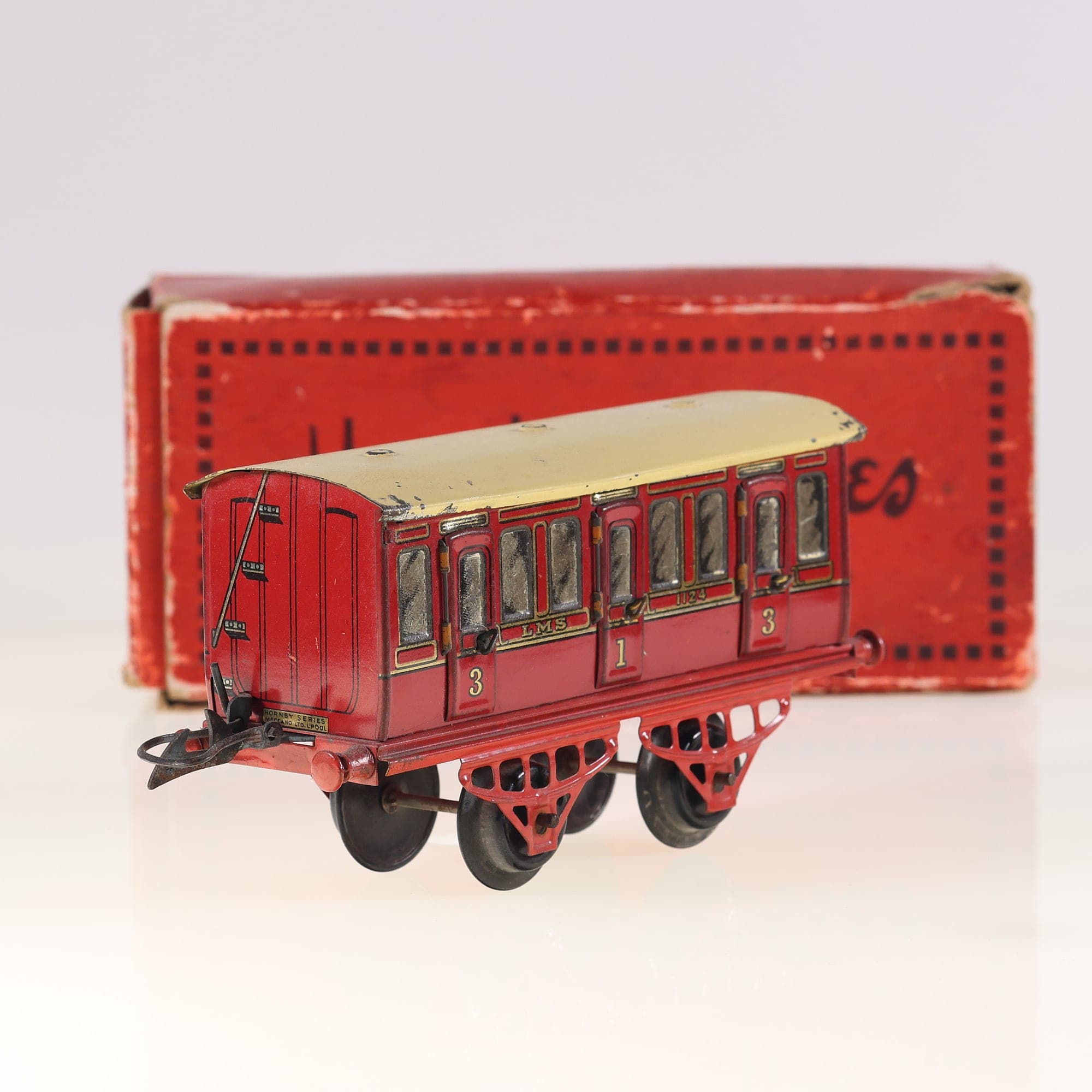 Hornby C553 LMS Wagon voyageurs O Rouge/Crème Grade C avec boîte