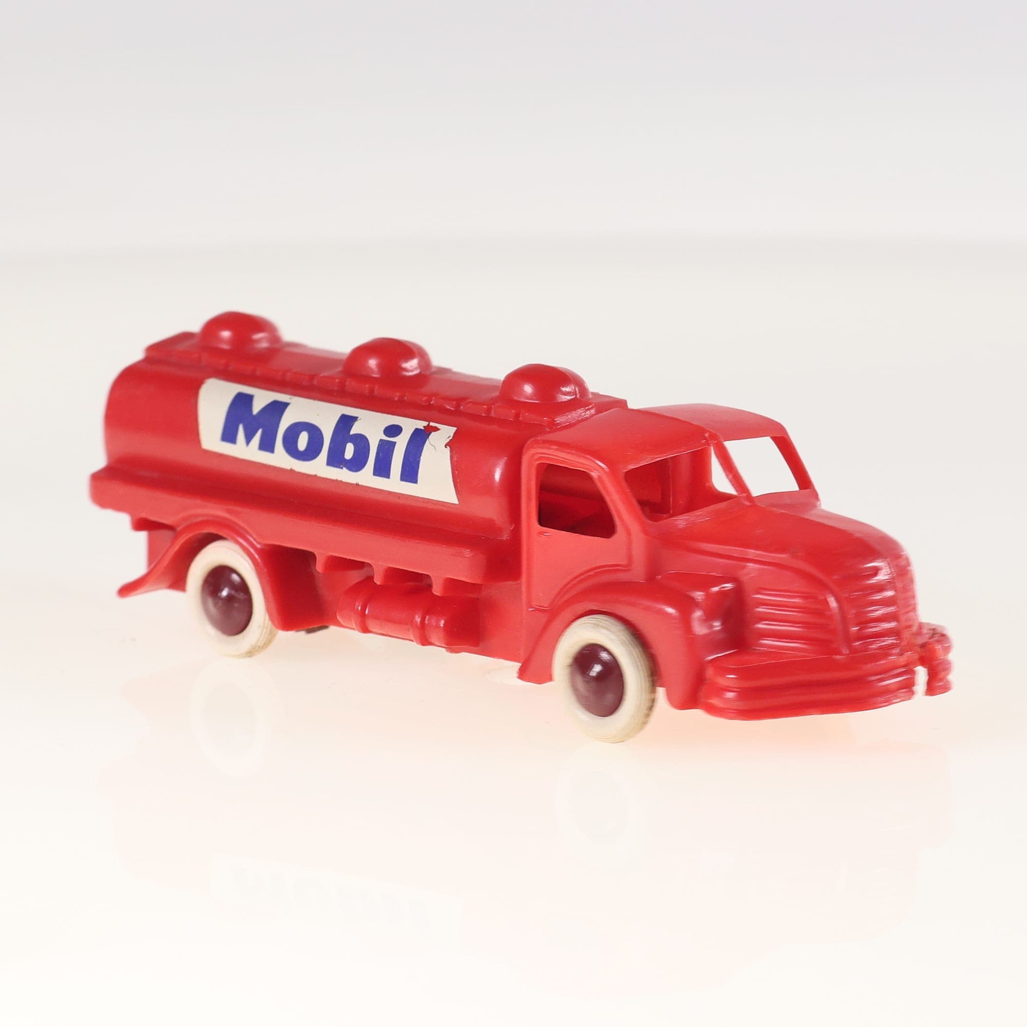Bourbon Berliet Camion citerne Mobil moteur friction 1/50 Rouge Grade C sans boî — miniature 7