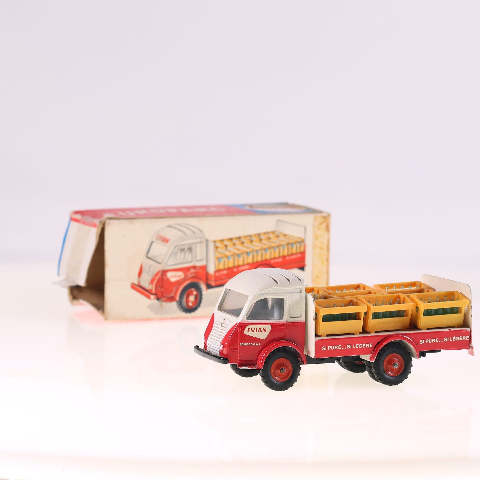 CIJ Europarc 3/94 Renault Camion 2,5 T Evian 12,5 cm Rouge/Blanc Grade B avec bo