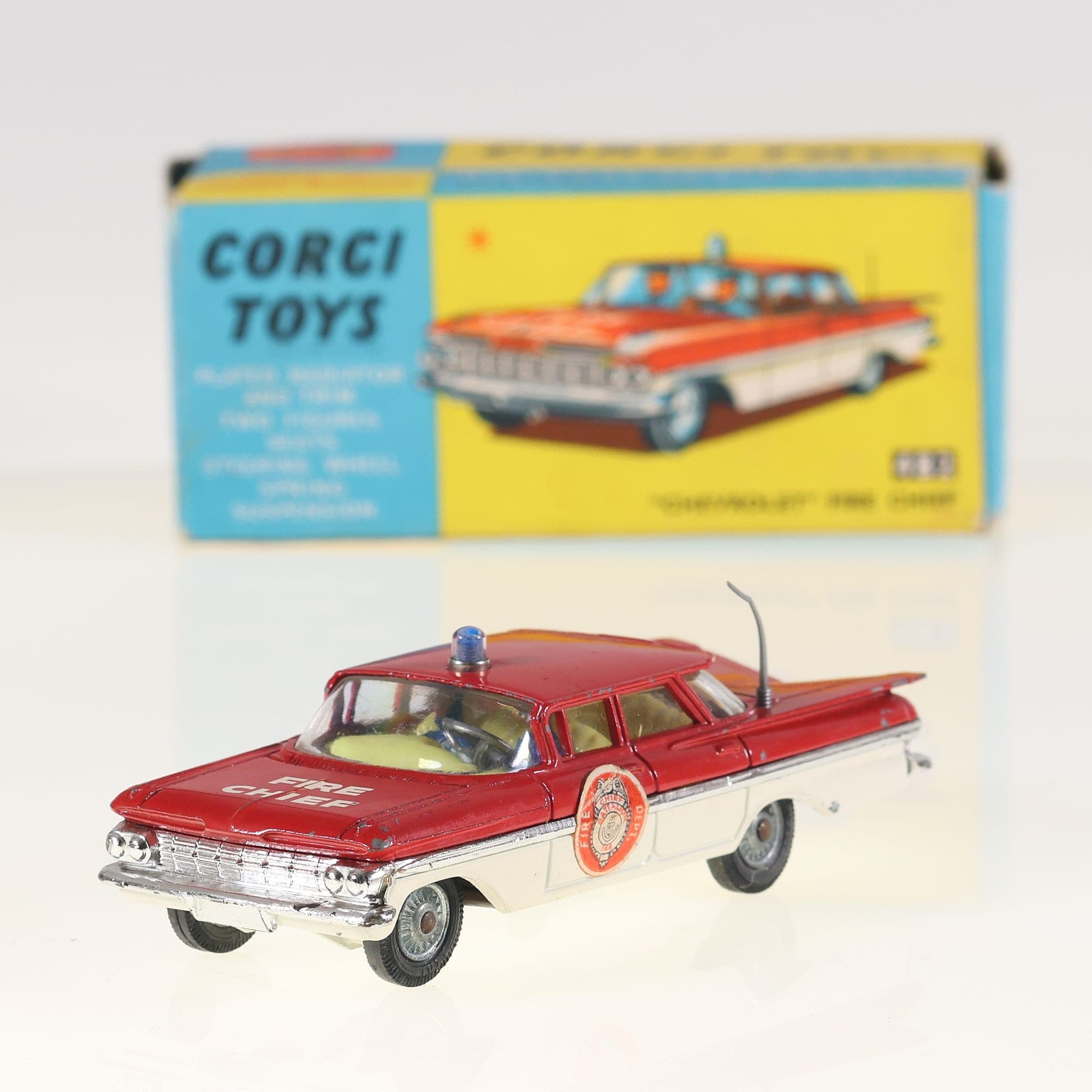 Corgi Toys n° 482 Chevrolet Impala Fire Chief 1/43 état B avec boîte — photo 1