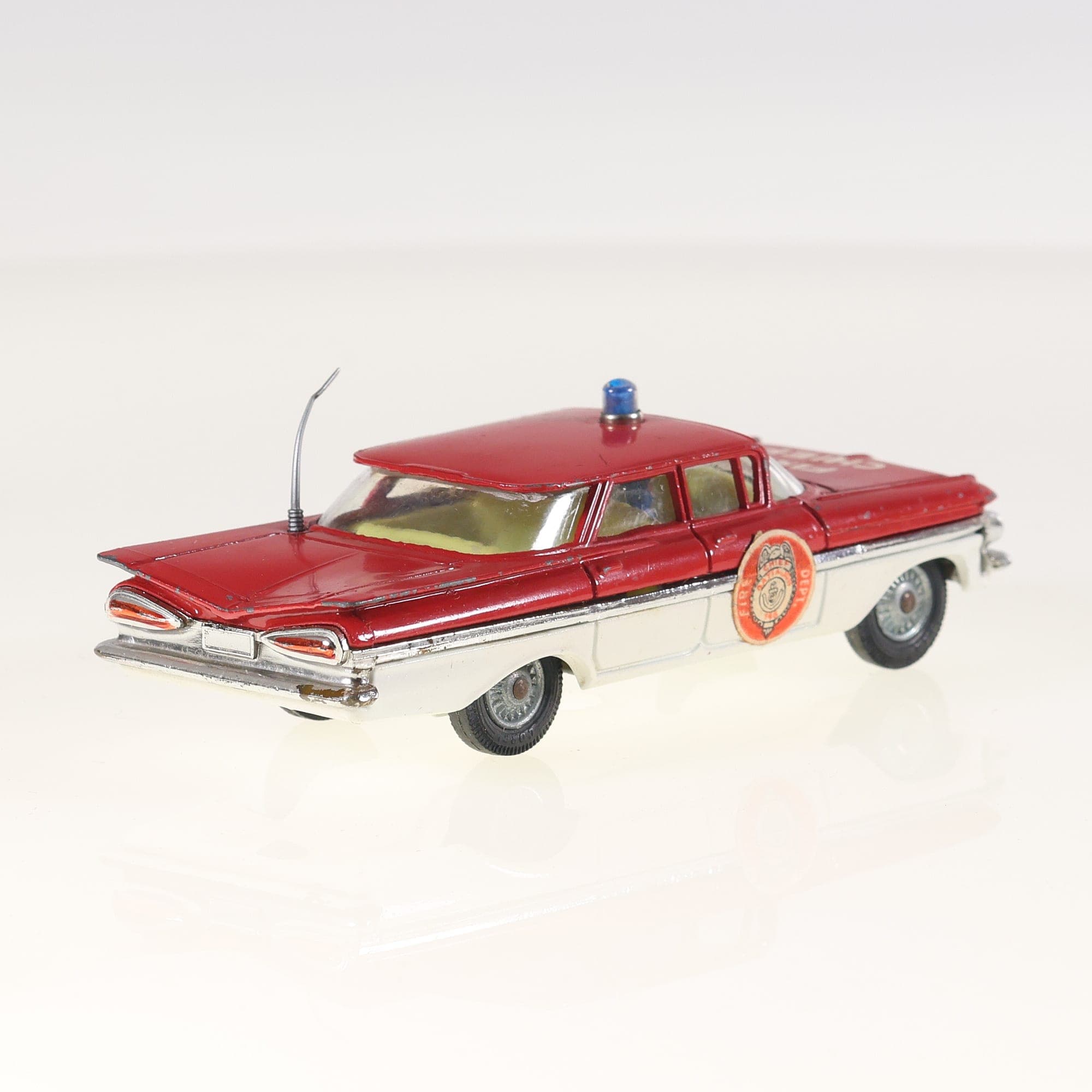 Corgi Toys n° 482 Chevrolet Impala Fire Chief 1/43 état B avec boîte — miniature 9