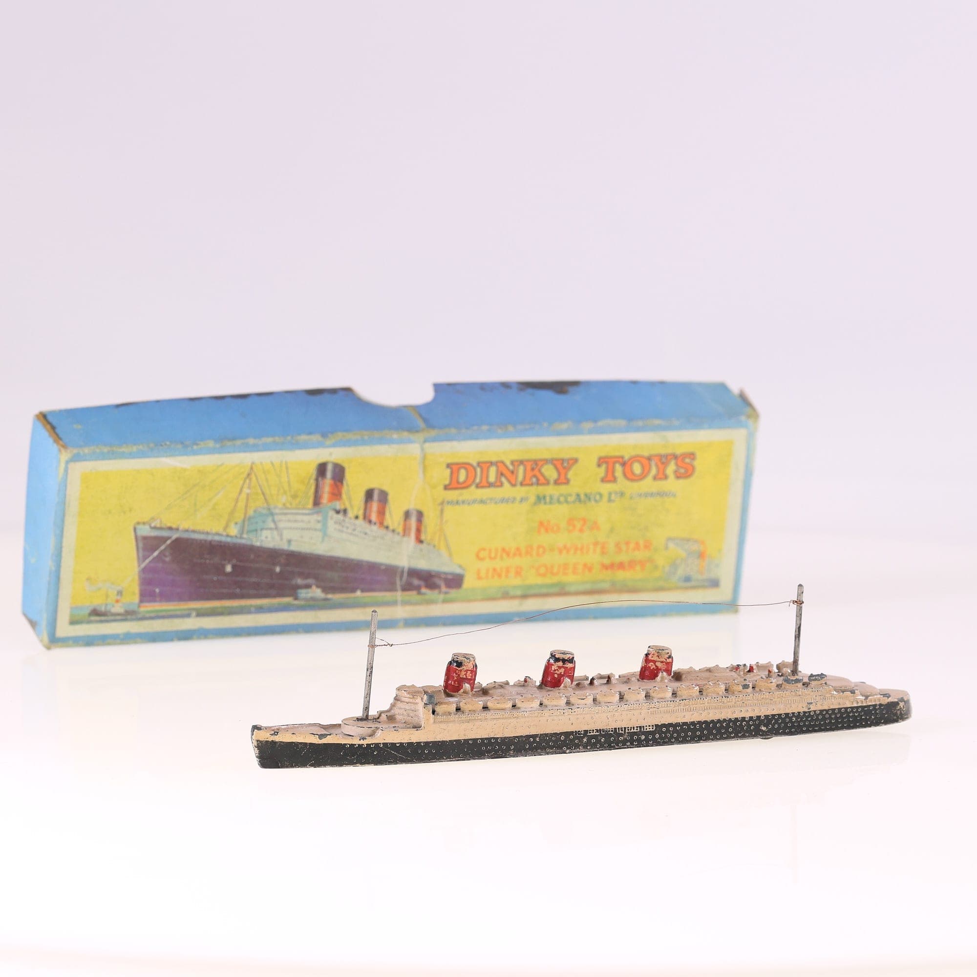 Dinky Toys 52A Cunard White Star Line RMS Queen Mary 17 cm état C en boite