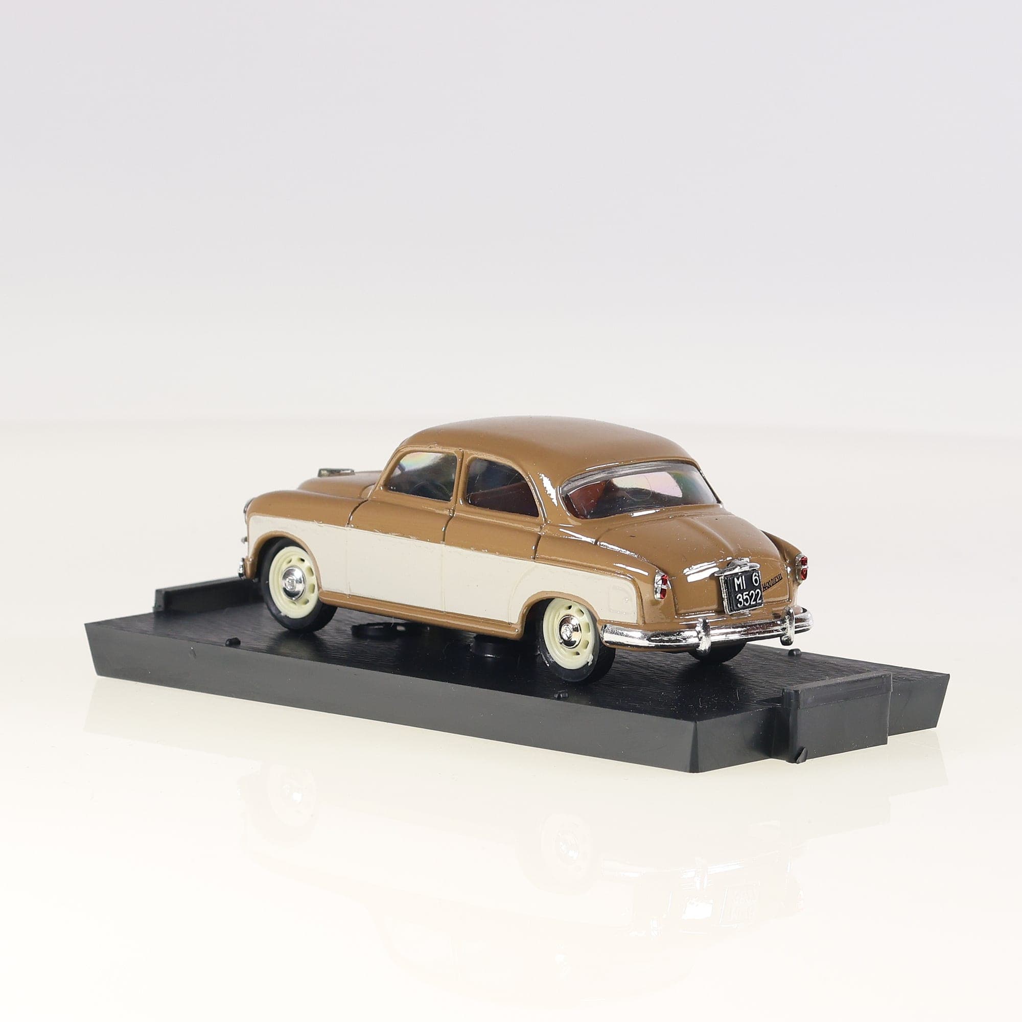 Brumm R166 Fiat 1400 B 1/43 Beige et crème avec boîte — miniature 8