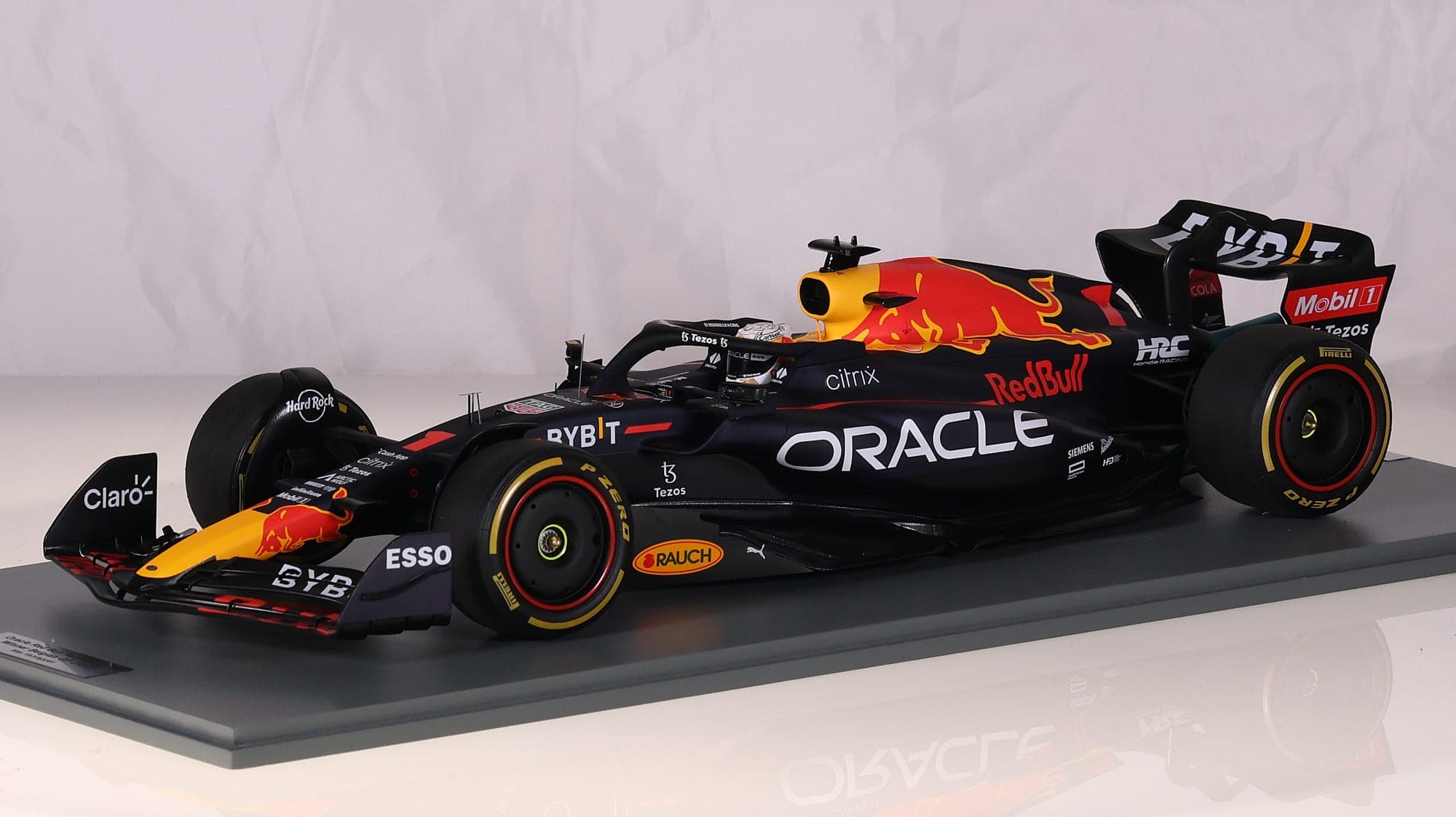 Spark Red Bull Racing Oracle RB18 Winner Belgian GP Max Verstappen  #1 2022 1/12 — photo 1